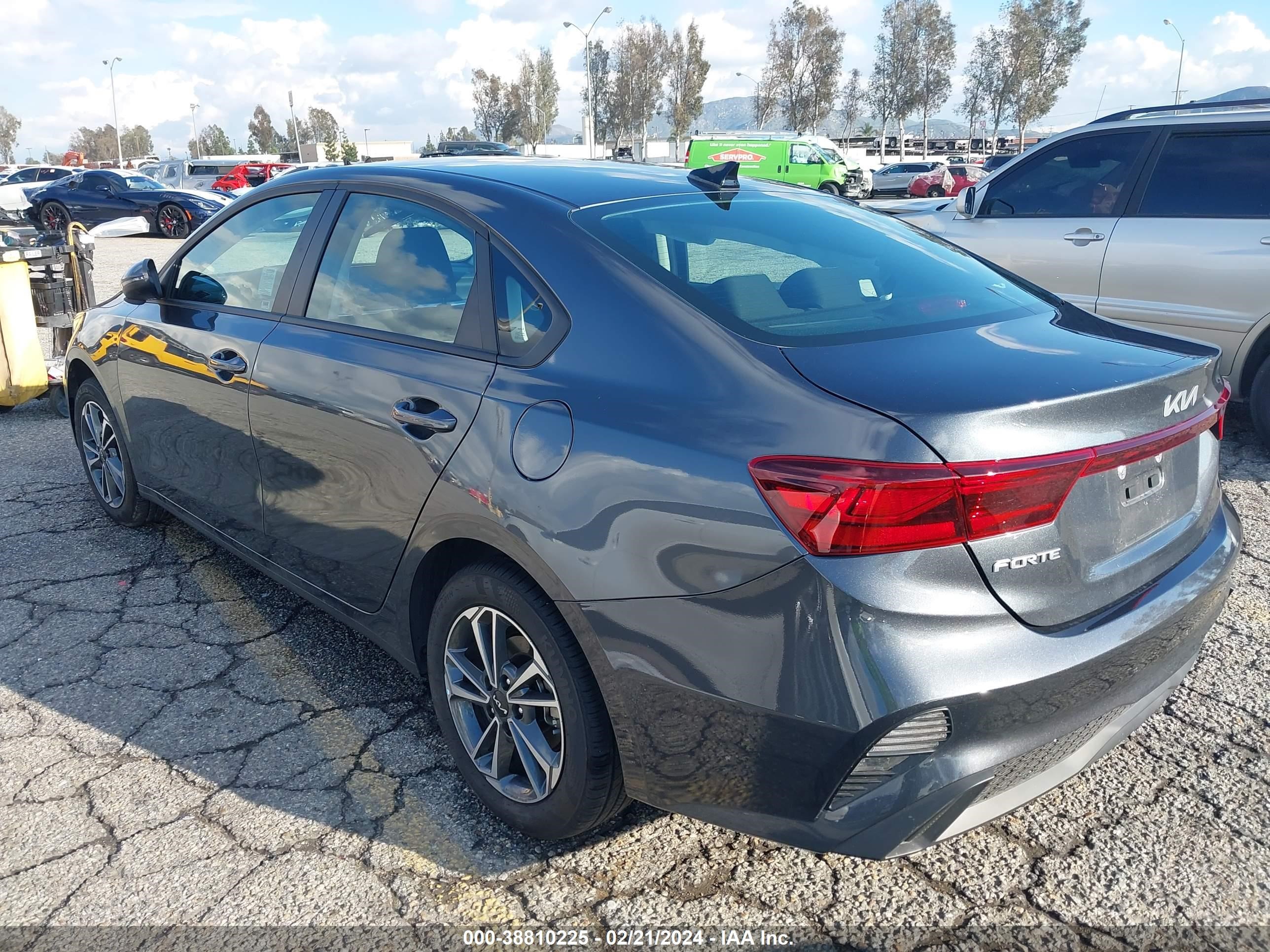 Photo 2 VIN: 3KPF24AD9RE701377 - KIA FORTE 