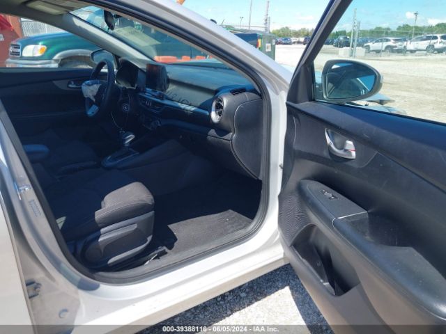 Photo 4 VIN: 3KPF24ADXKE083461 - KIA FORTE 