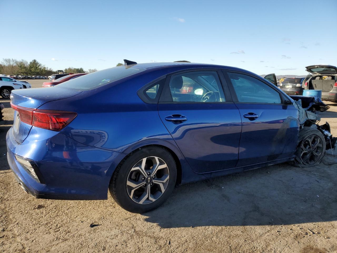 Photo 2 VIN: 3KPF24ADXKE102851 - KIA FORTE 