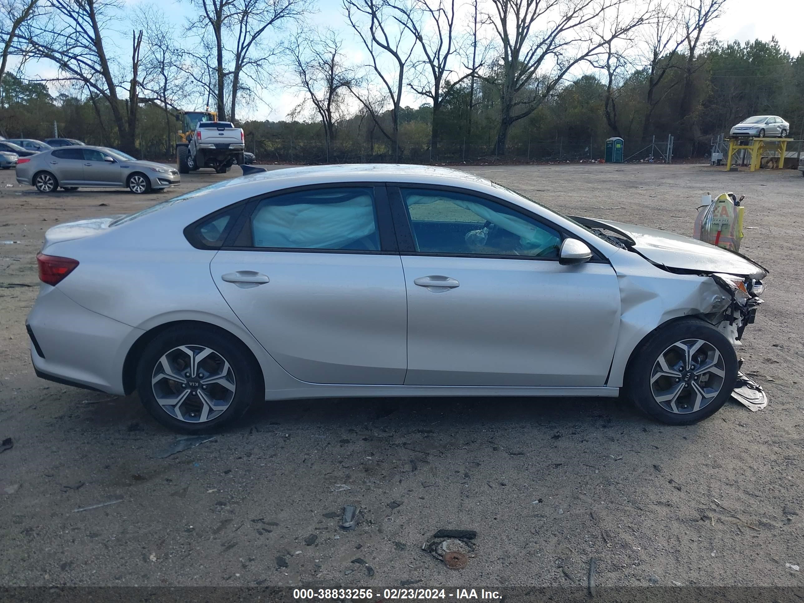 Photo 11 VIN: 3KPF24ADXLE147743 - KIA FORTE 