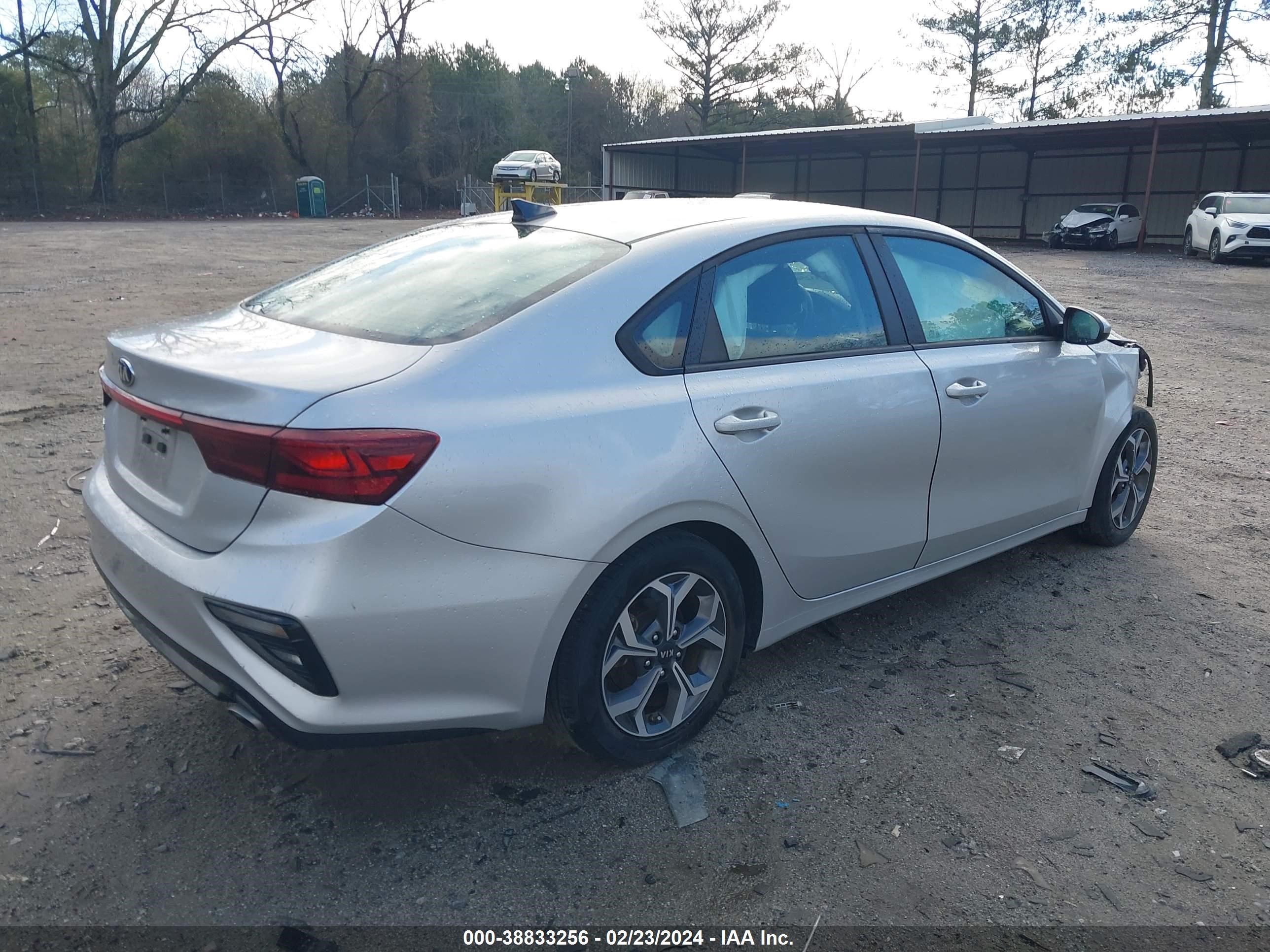 Photo 3 VIN: 3KPF24ADXLE147743 - KIA FORTE 