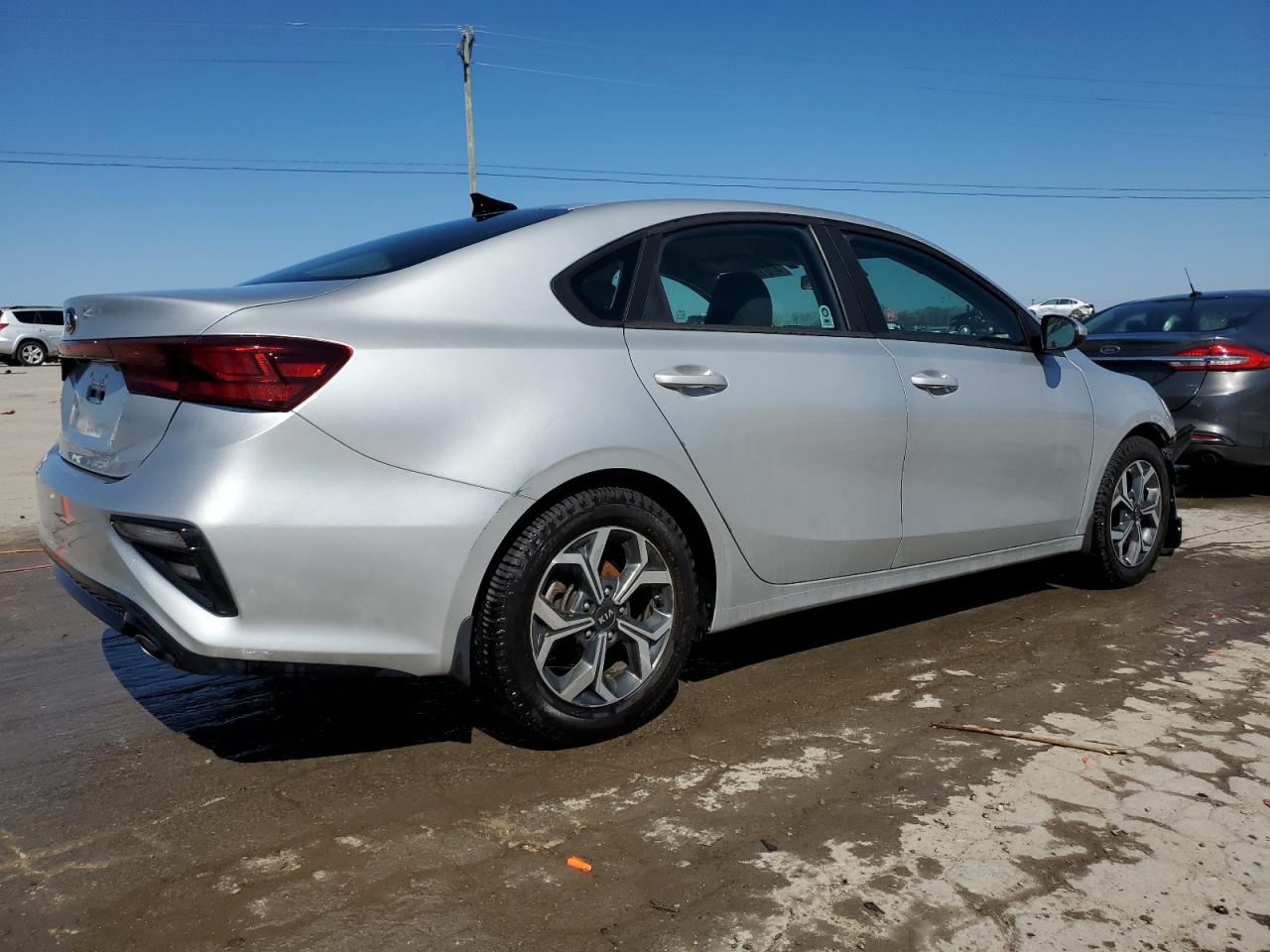 Photo 2 VIN: 3KPF24ADXLE218357 - KIA FORTE 