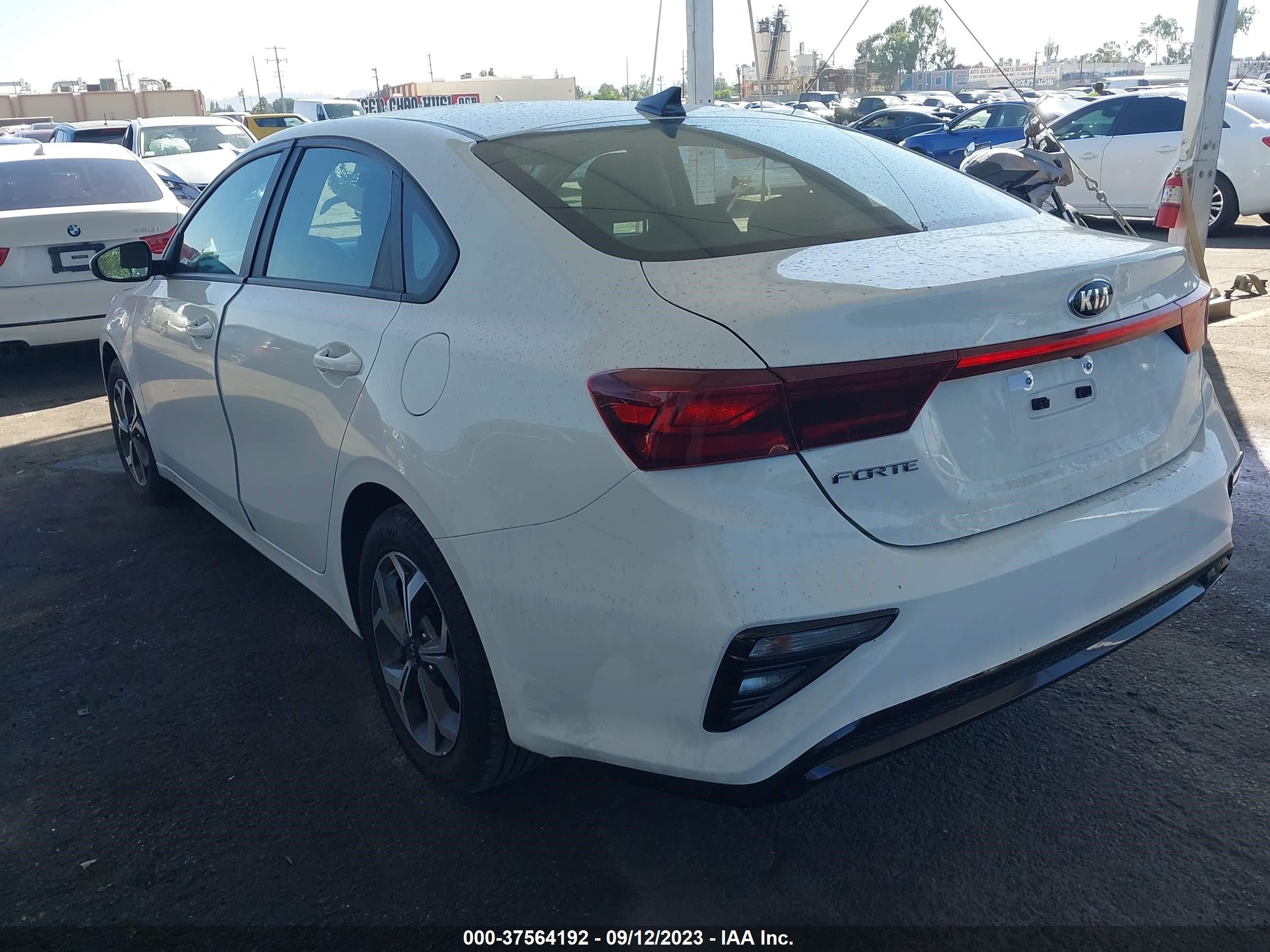 Photo 2 VIN: 3KPF24ADXME294890 - KIA FORTE 