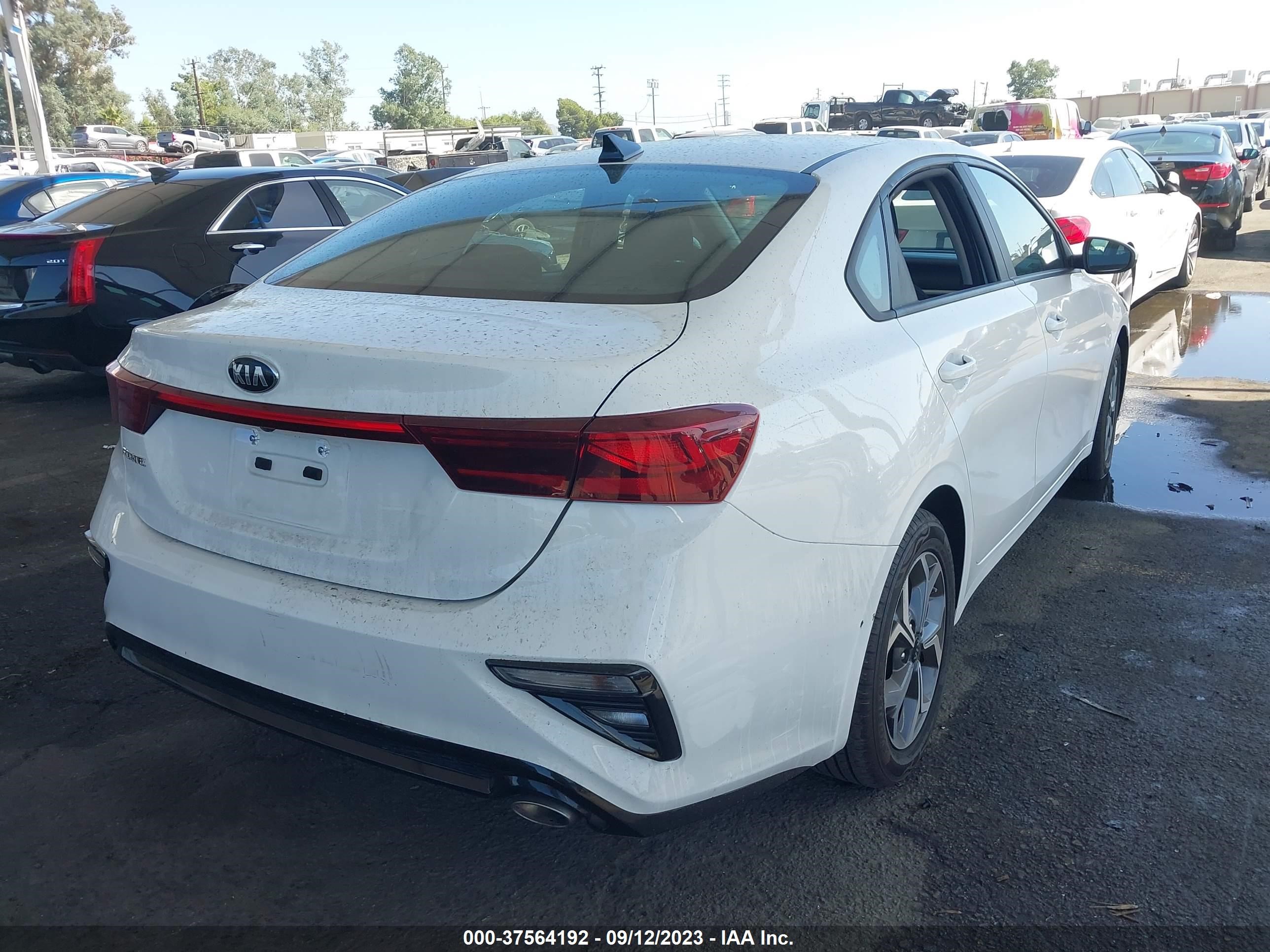 Photo 3 VIN: 3KPF24ADXME294890 - KIA FORTE 