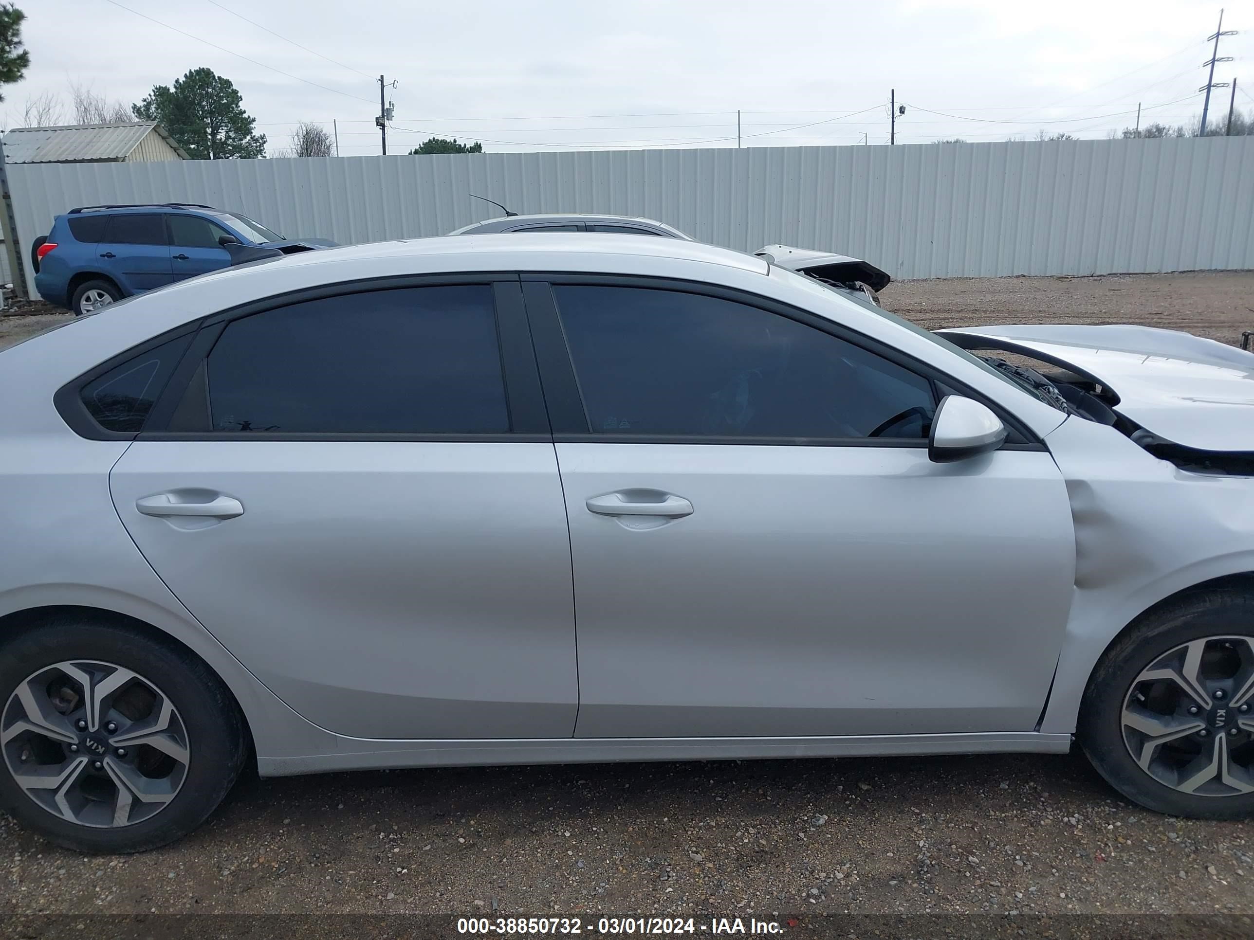 Photo 12 VIN: 3KPF24ADXME317441 - KIA FORTE 