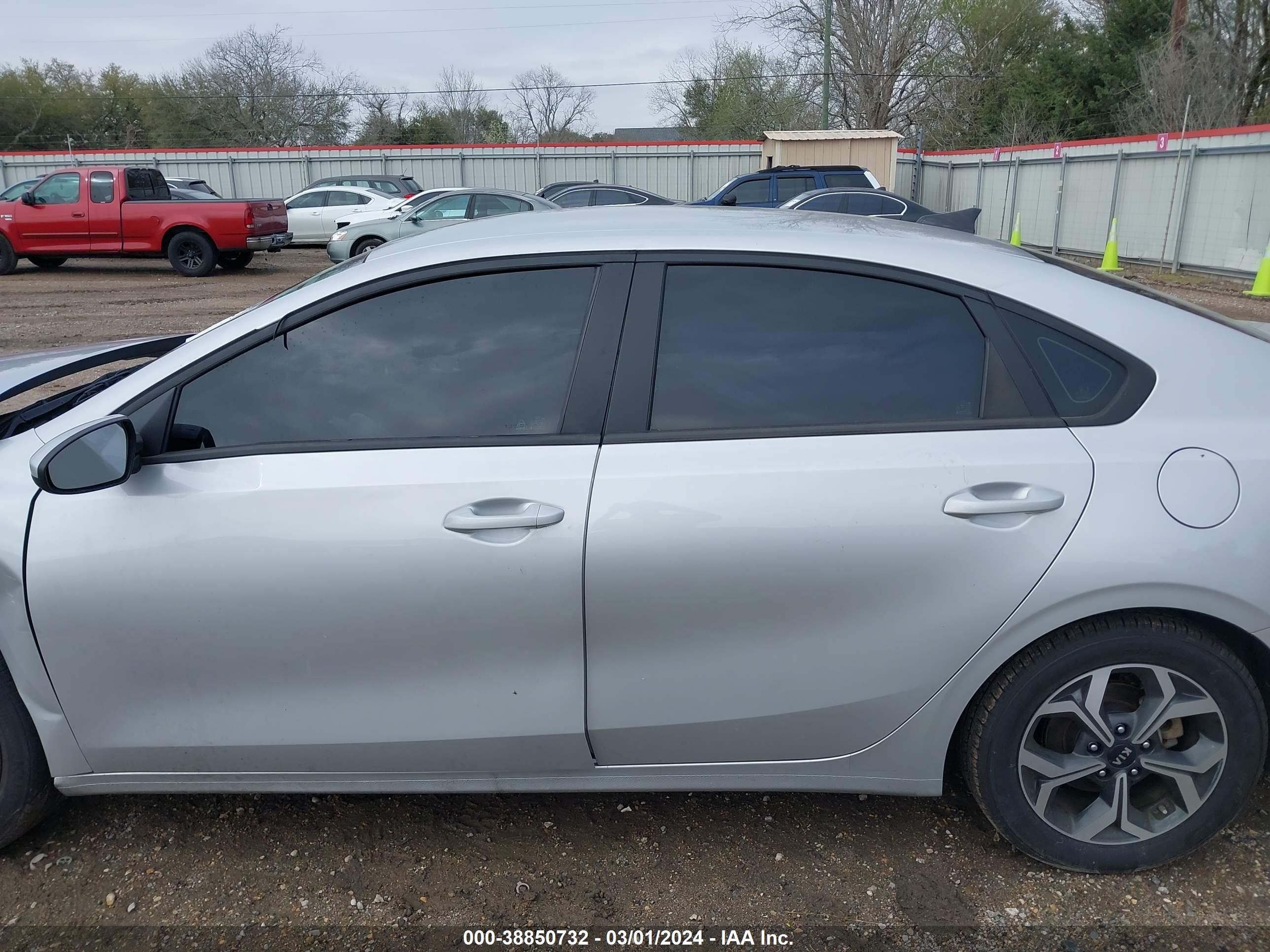 Photo 13 VIN: 3KPF24ADXME317441 - KIA FORTE 