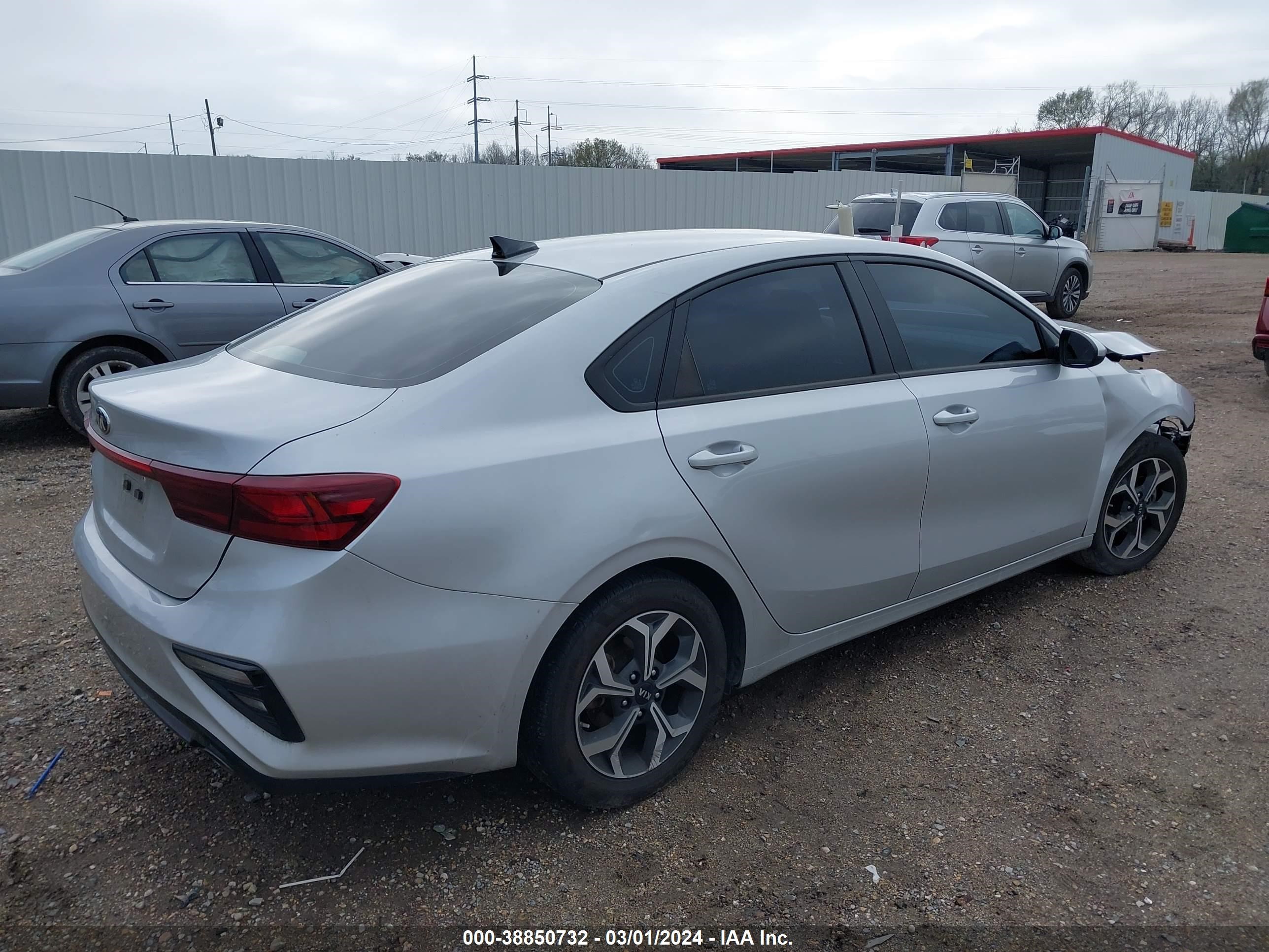 Photo 3 VIN: 3KPF24ADXME317441 - KIA FORTE 