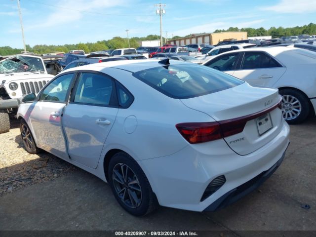 Photo 2 VIN: 3KPF24ADXNE460567 - KIA FORTE 