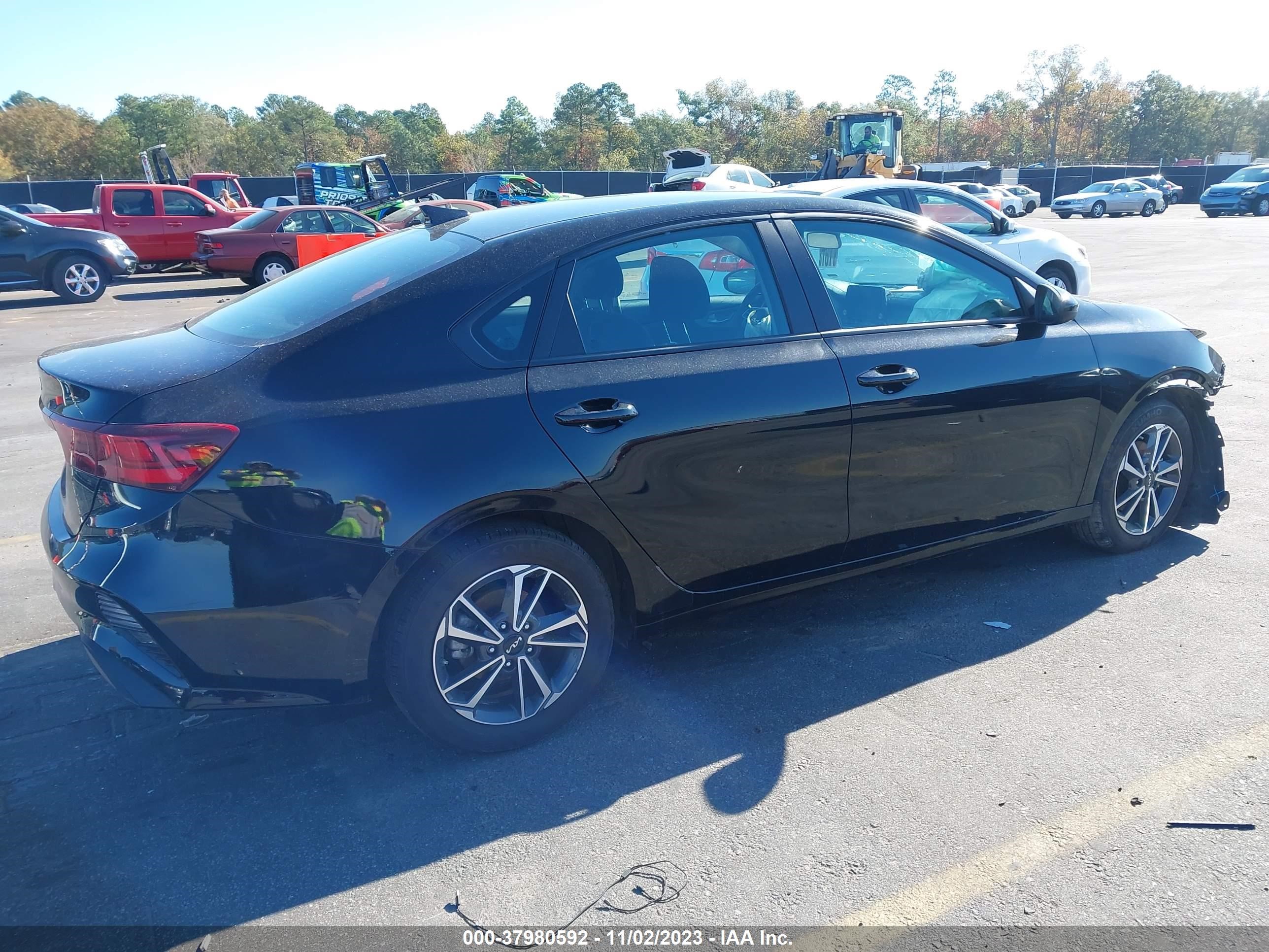 Photo 3 VIN: 3KPF24ADXPE600832 - KIA FORTE 