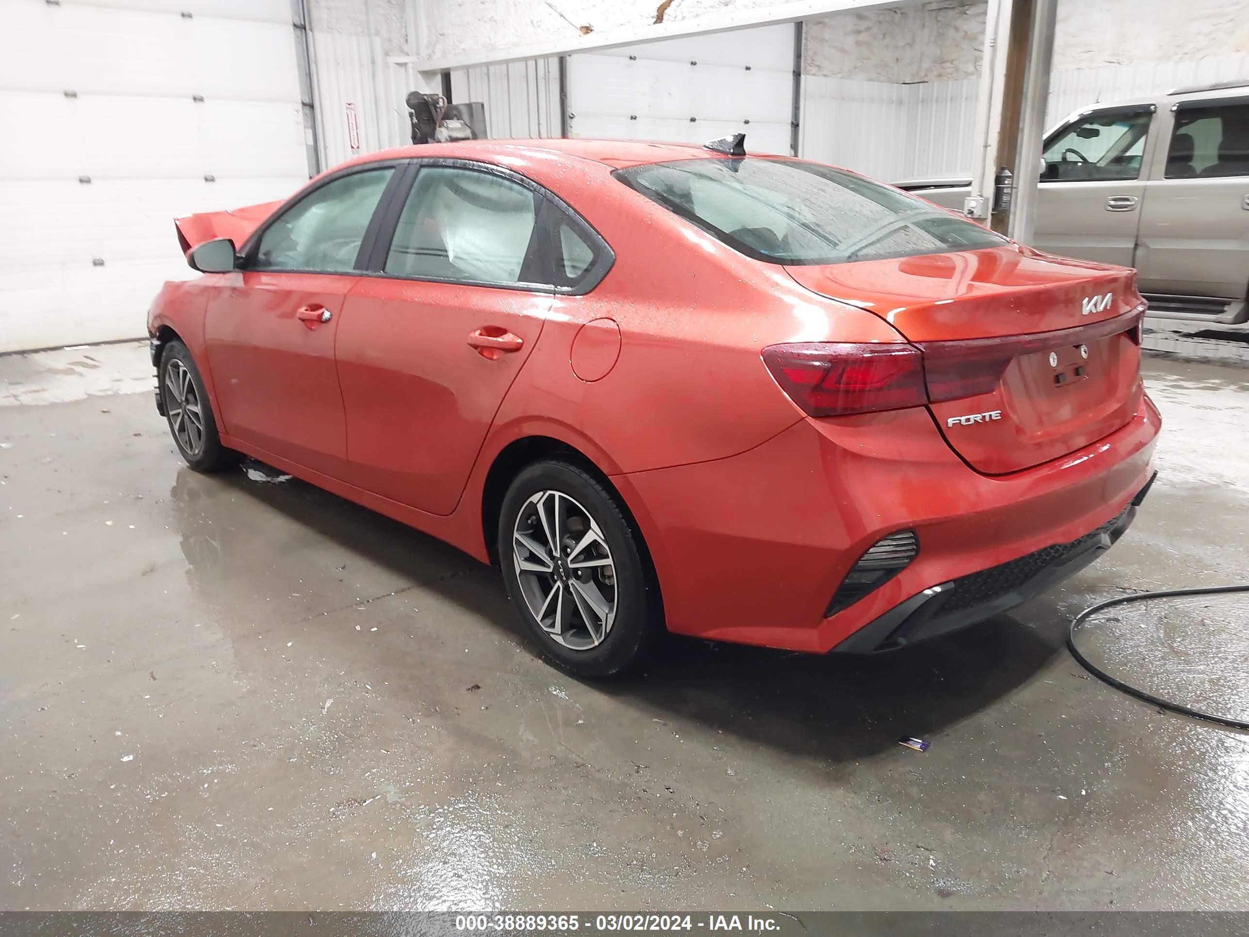 Photo 2 VIN: 3KPF24ADXPE609658 - KIA FORTE 