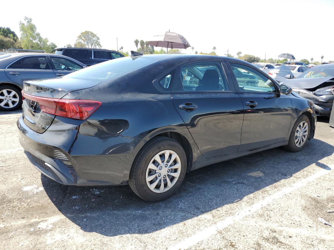 Photo 2 VIN: 3KPF24ADXRE688719 - KIA FORTE 