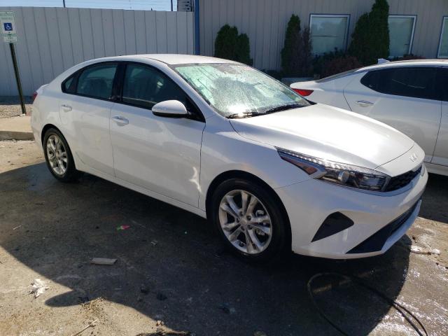 Photo 3 VIN: 3KPF24ADXRE737076 - KIA FORTE LX 