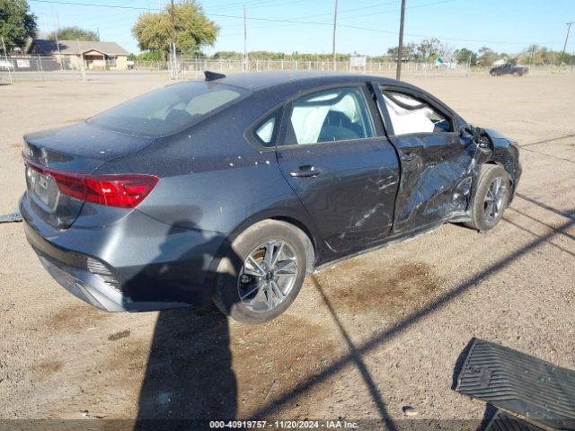 Photo 3 VIN: 3KPF24ADXRE778470 - KIA FORTE 