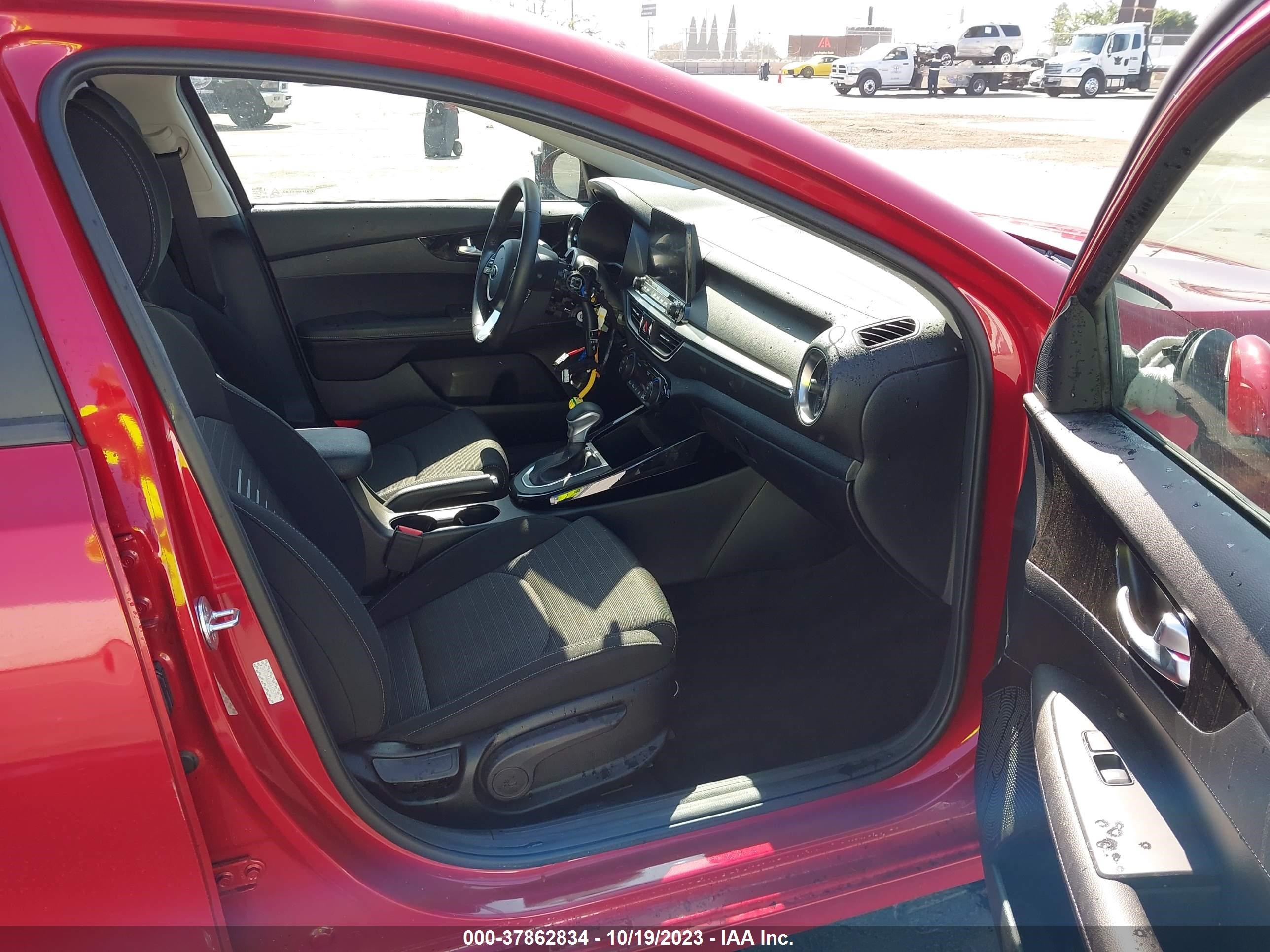 Photo 4 VIN: 3KPF34AD6KE135794 - KIA FORTE 