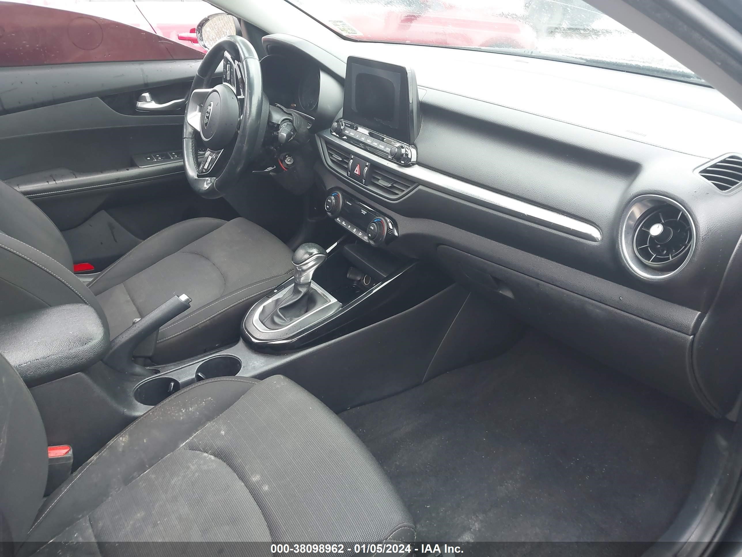 Photo 4 VIN: 3KPF34AD7KE052357 - KIA FORTE 