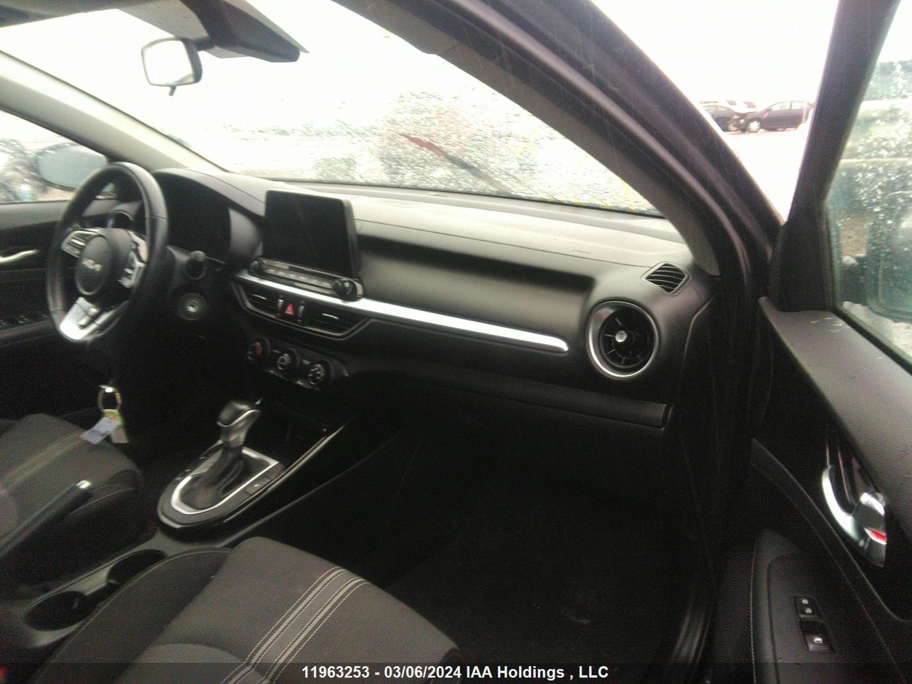 Photo 4 VIN: 3KPF34AD7NE479039 - KIA FORTE 