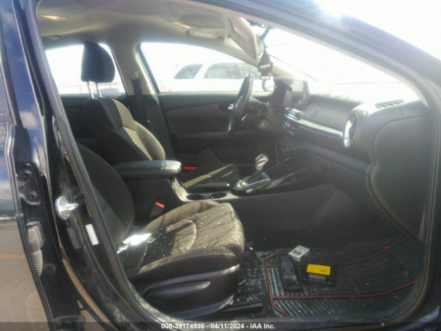 Photo 4 VIN: 3KPF34AD9KE132775 - KIA FORTE 