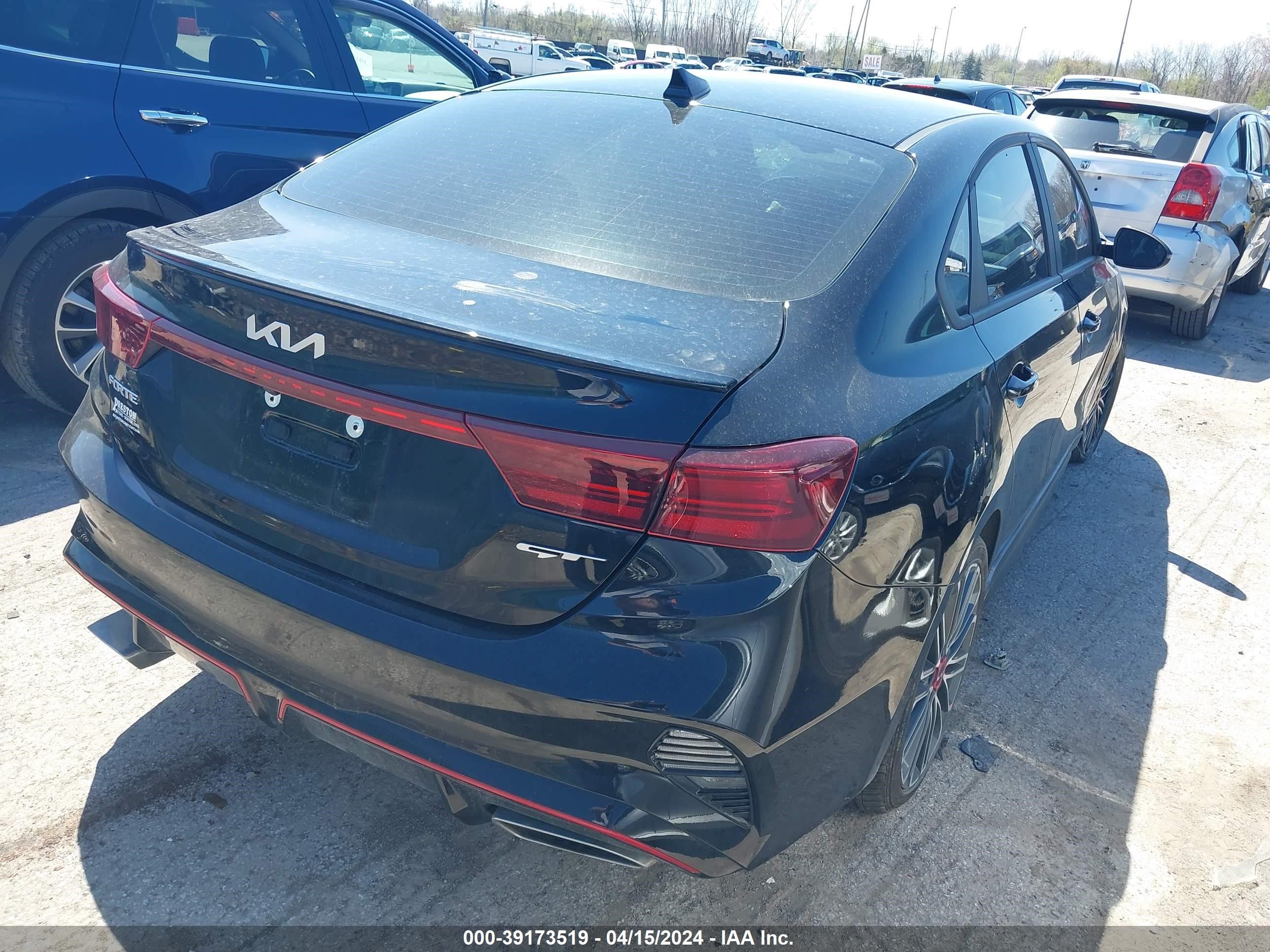 Photo 3 VIN: 3KPF44AC0RE743258 - KIA FORTE 