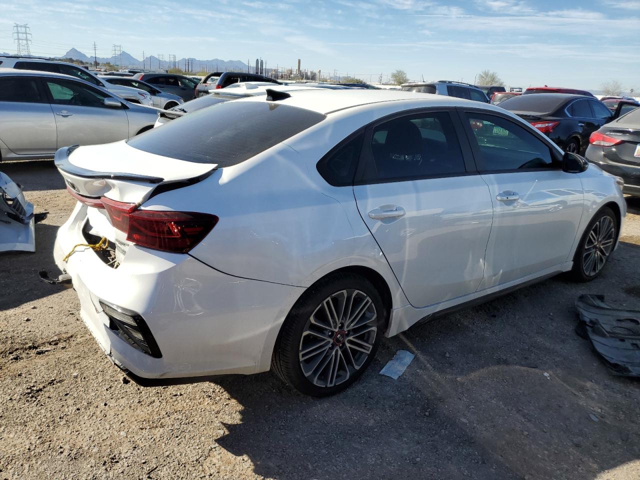 Photo 2 VIN: 3KPF44AC1ME396564 - KIA FORTE 