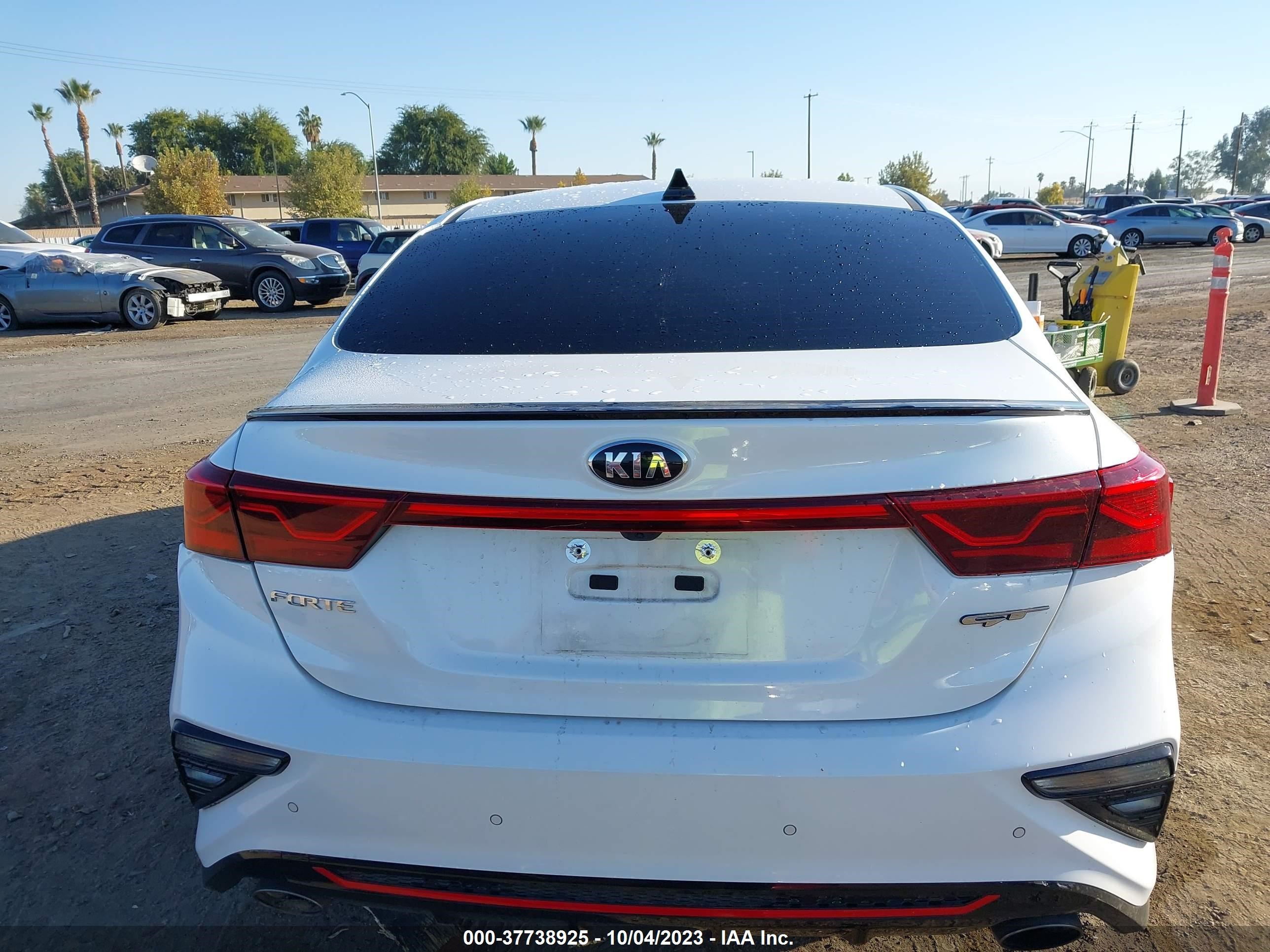 Photo 15 VIN: 3KPF44AC9ME376000 - KIA FORTE 