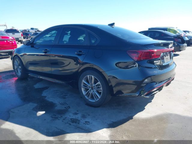 Photo 2 VIN: 3KPF44ACXRE717251 - KIA FORTE 