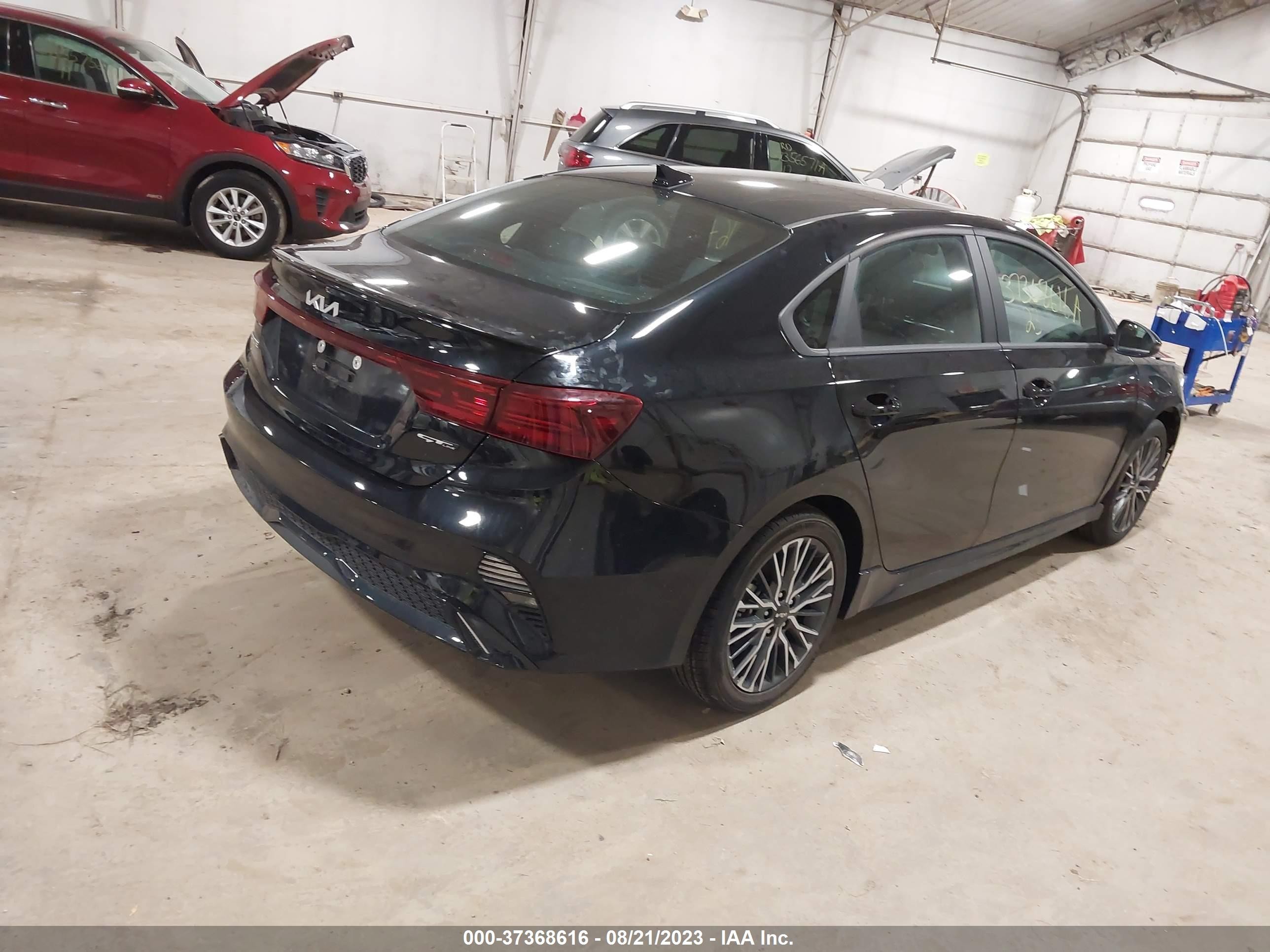 Photo 3 VIN: 3KPF54AD0PE579402 - KIA FORTE 