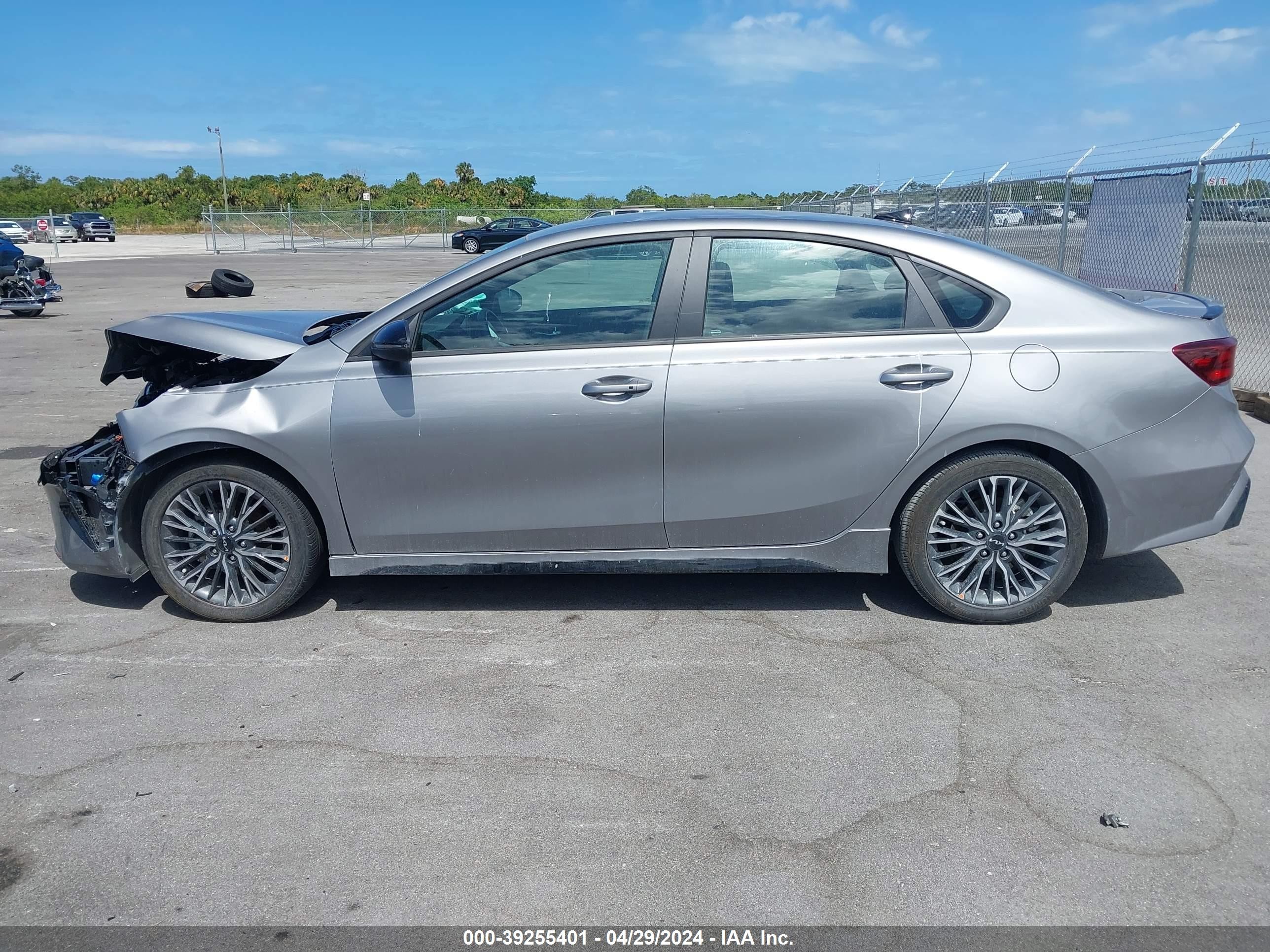 Photo 13 VIN: 3KPF54AD0RE706023 - KIA FORTE 