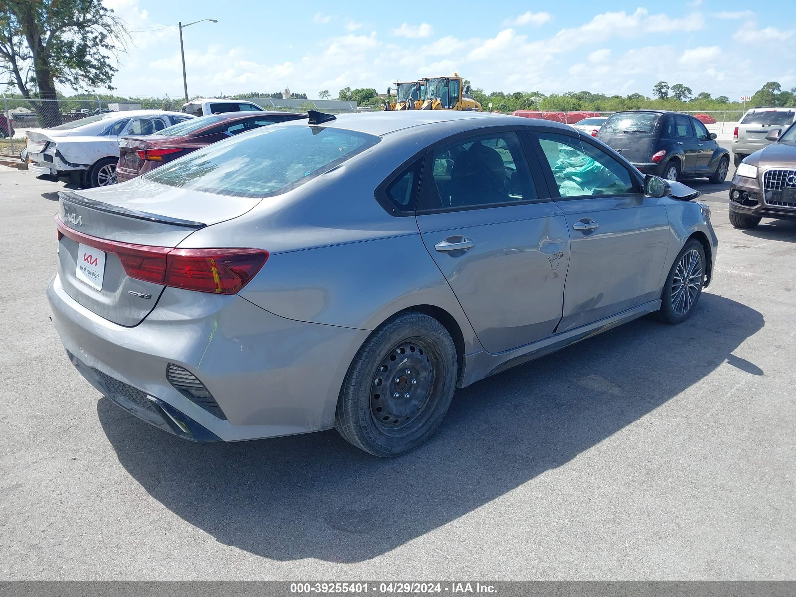 Photo 3 VIN: 3KPF54AD0RE706023 - KIA FORTE 