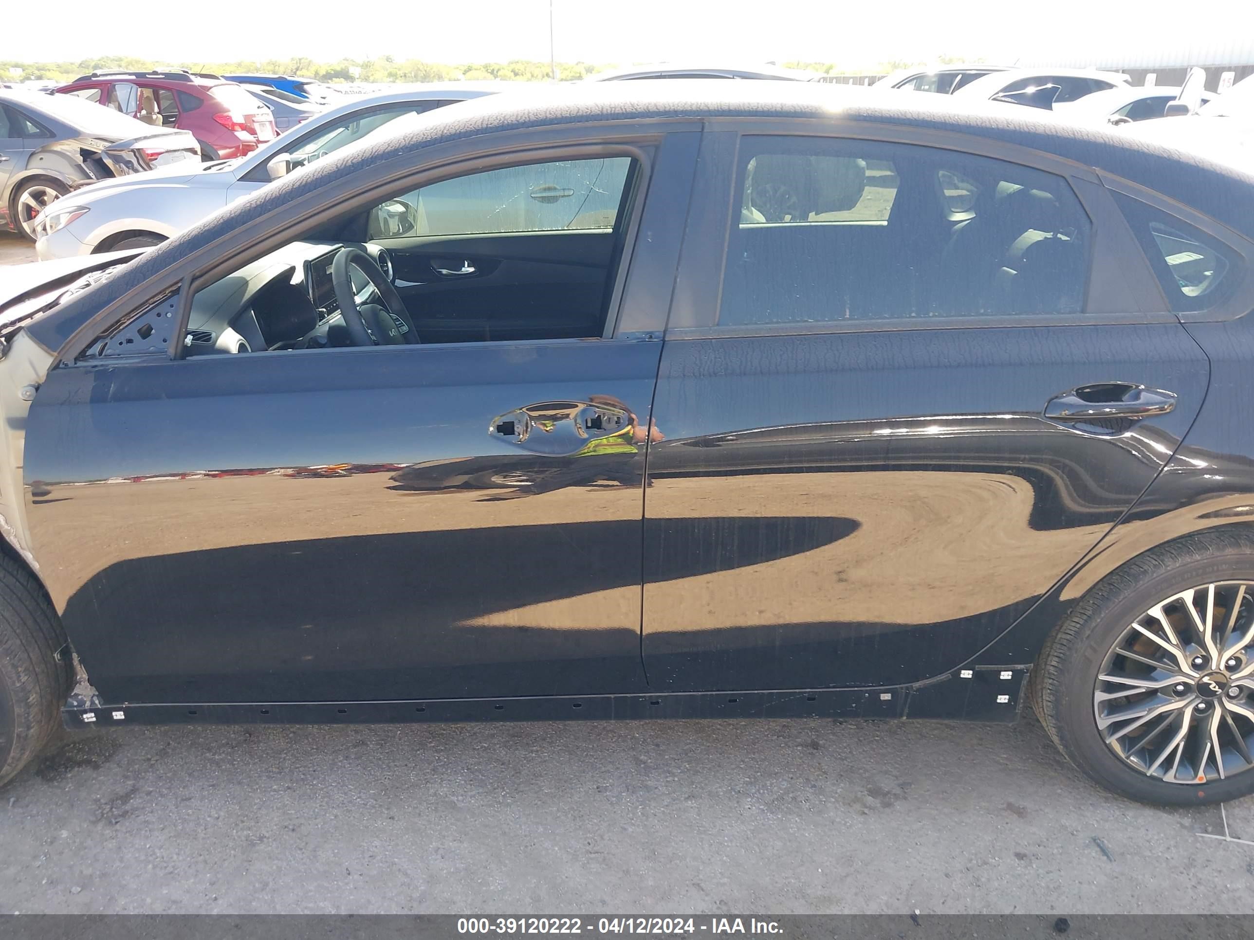 Photo 13 VIN: 3KPF54AD0RE707057 - KIA FORTE 