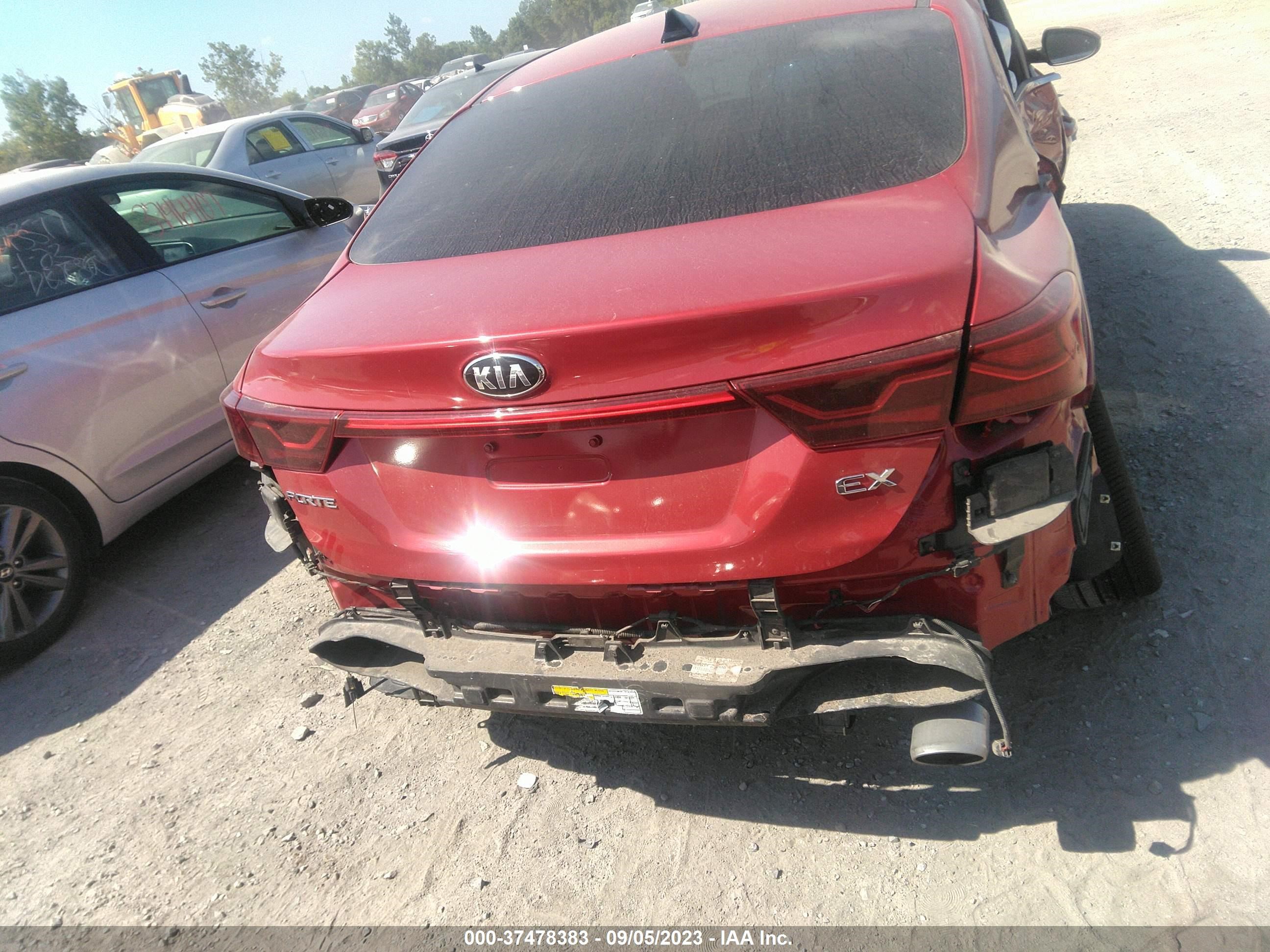 Photo 16 VIN: 3KPF54AD1ME404278 - KIA FORTE 