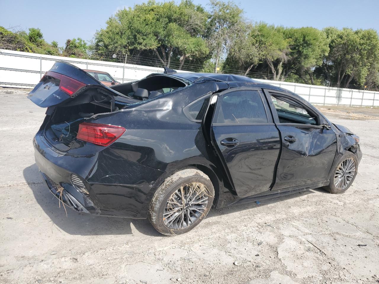 Photo 2 VIN: 3KPF54AD2PE662720 - KIA FORTE 