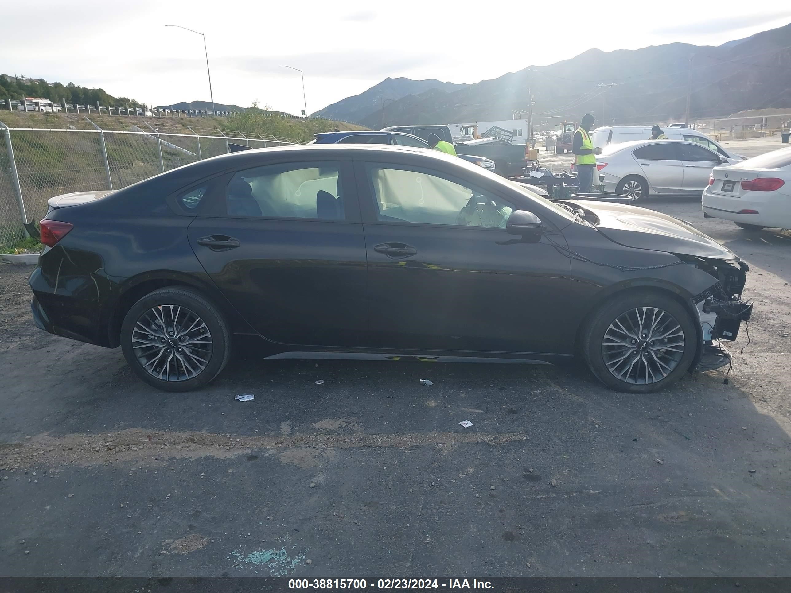 Photo 13 VIN: 3KPF54AD3RE714391 - KIA FORTE 