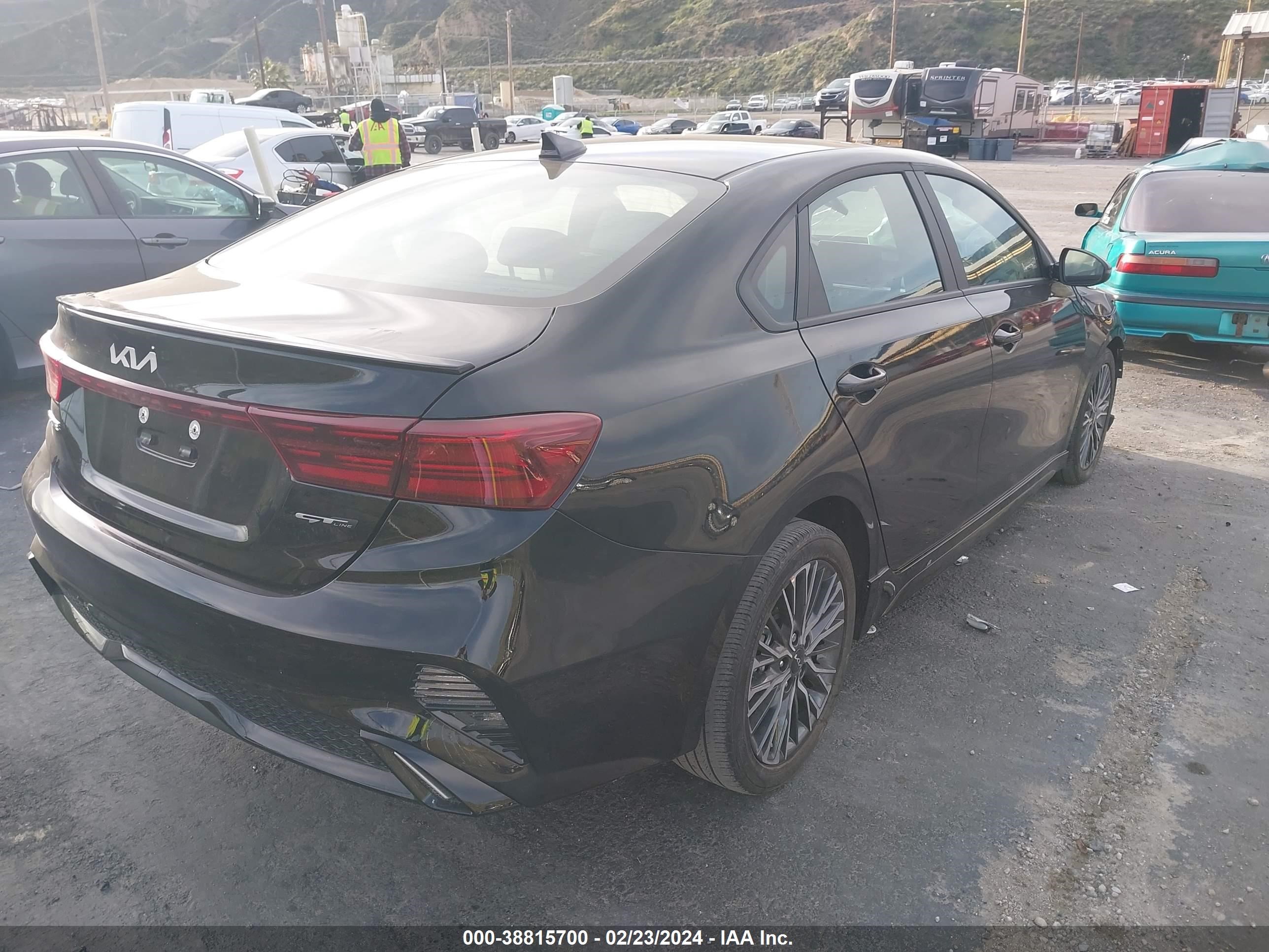 Photo 3 VIN: 3KPF54AD3RE714391 - KIA FORTE 