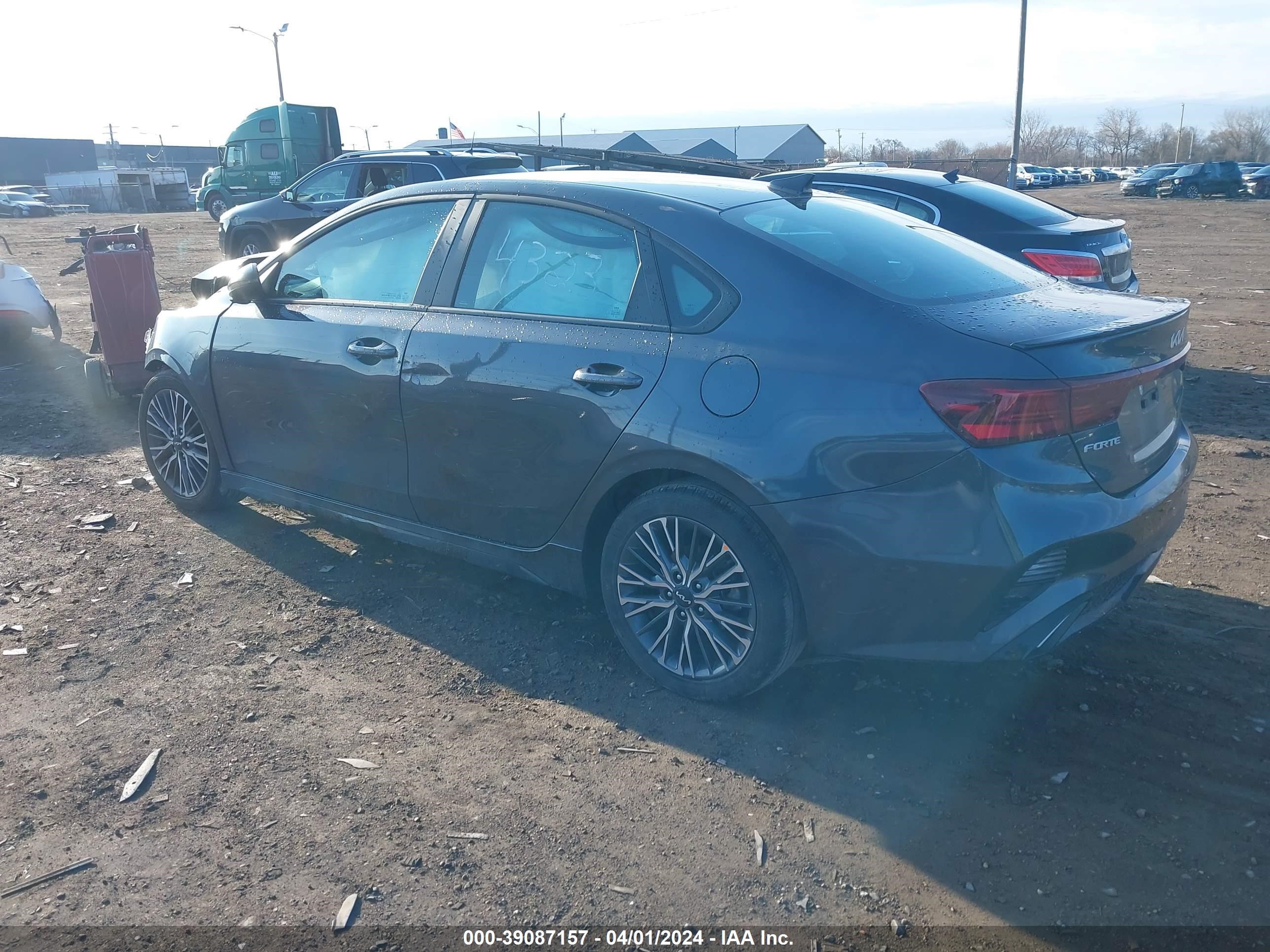 Photo 2 VIN: 3KPF54AD5PE614323 - KIA FORTE 