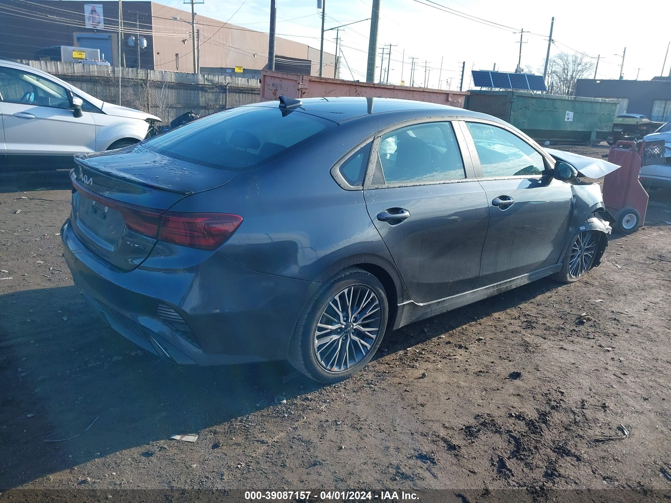 Photo 3 VIN: 3KPF54AD5PE614323 - KIA FORTE 