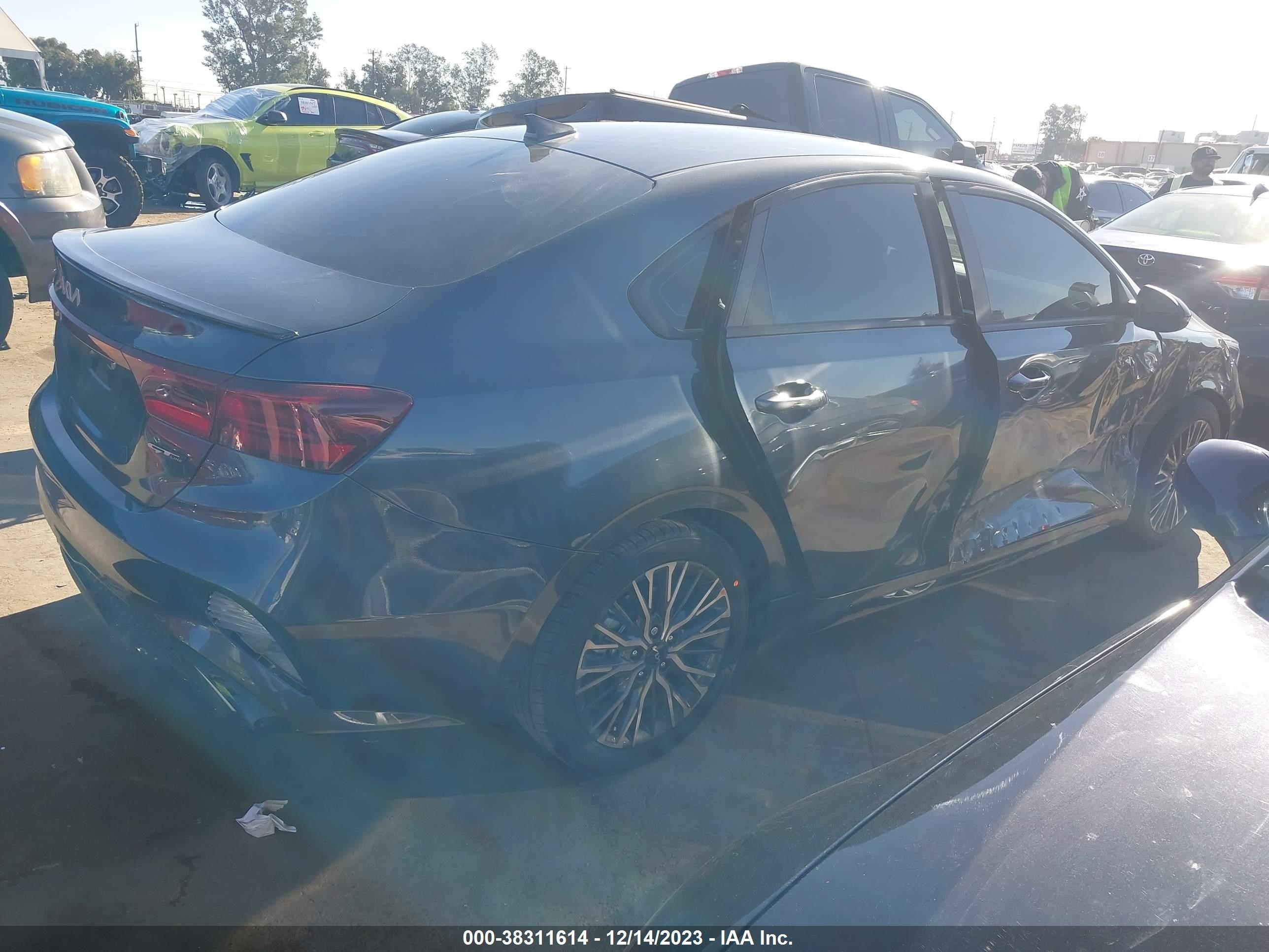 Photo 3 VIN: 3KPF54AD5RE713162 - KIA FORTE 