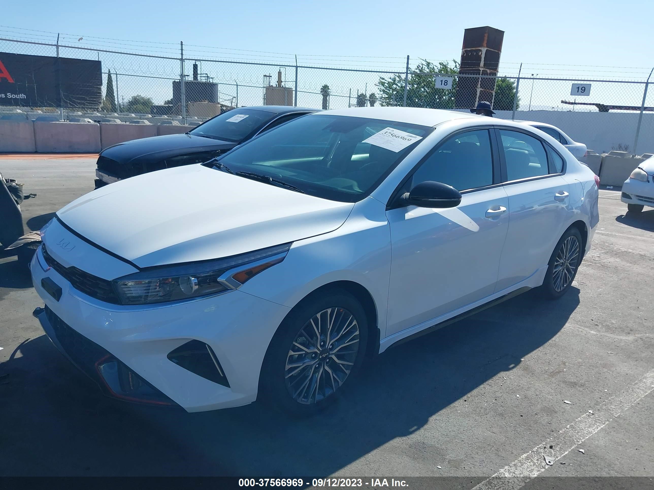 Photo 1 VIN: 3KPF54AD6PE670531 - KIA FORTE 