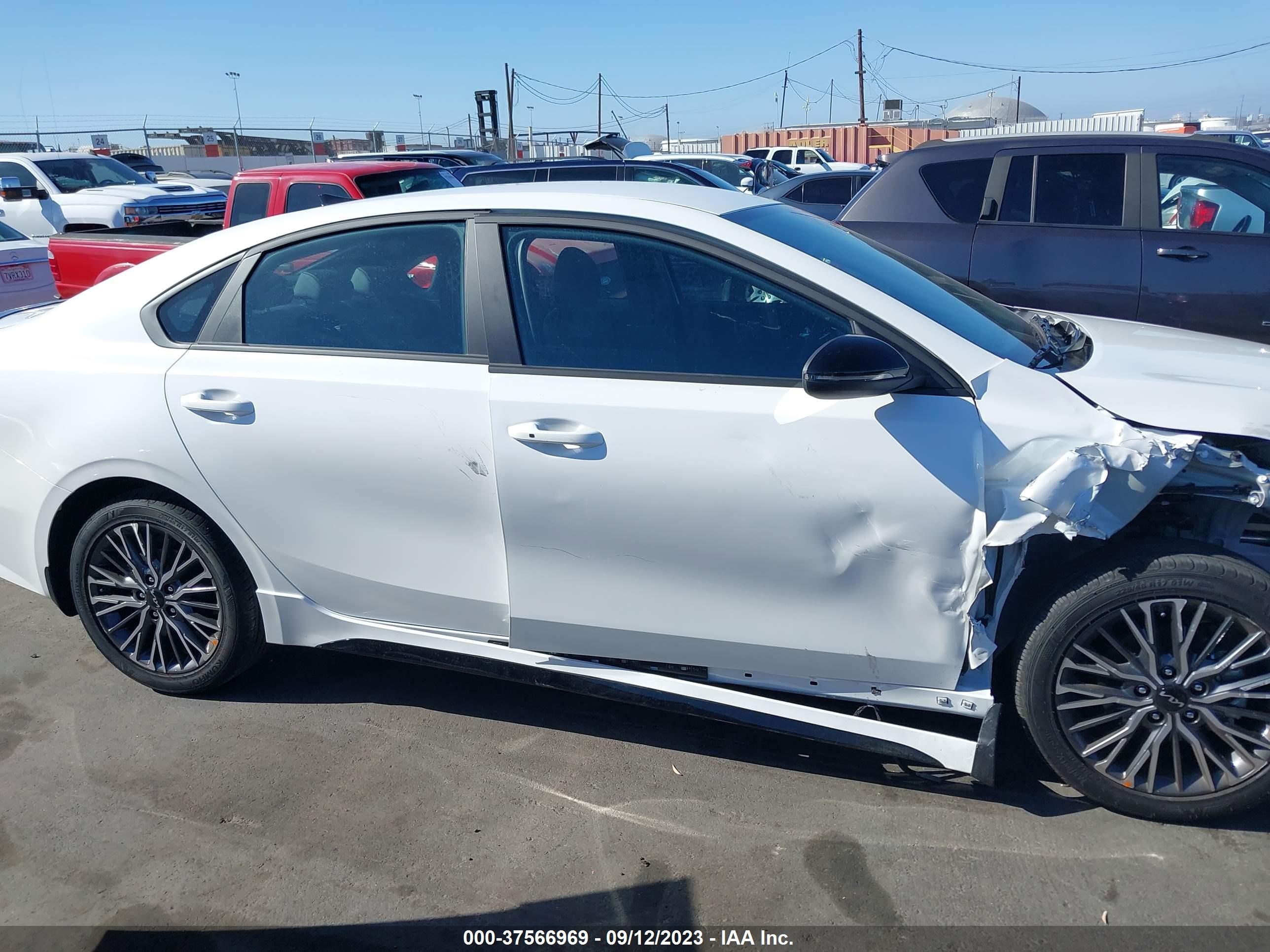 Photo 12 VIN: 3KPF54AD6PE670531 - KIA FORTE 