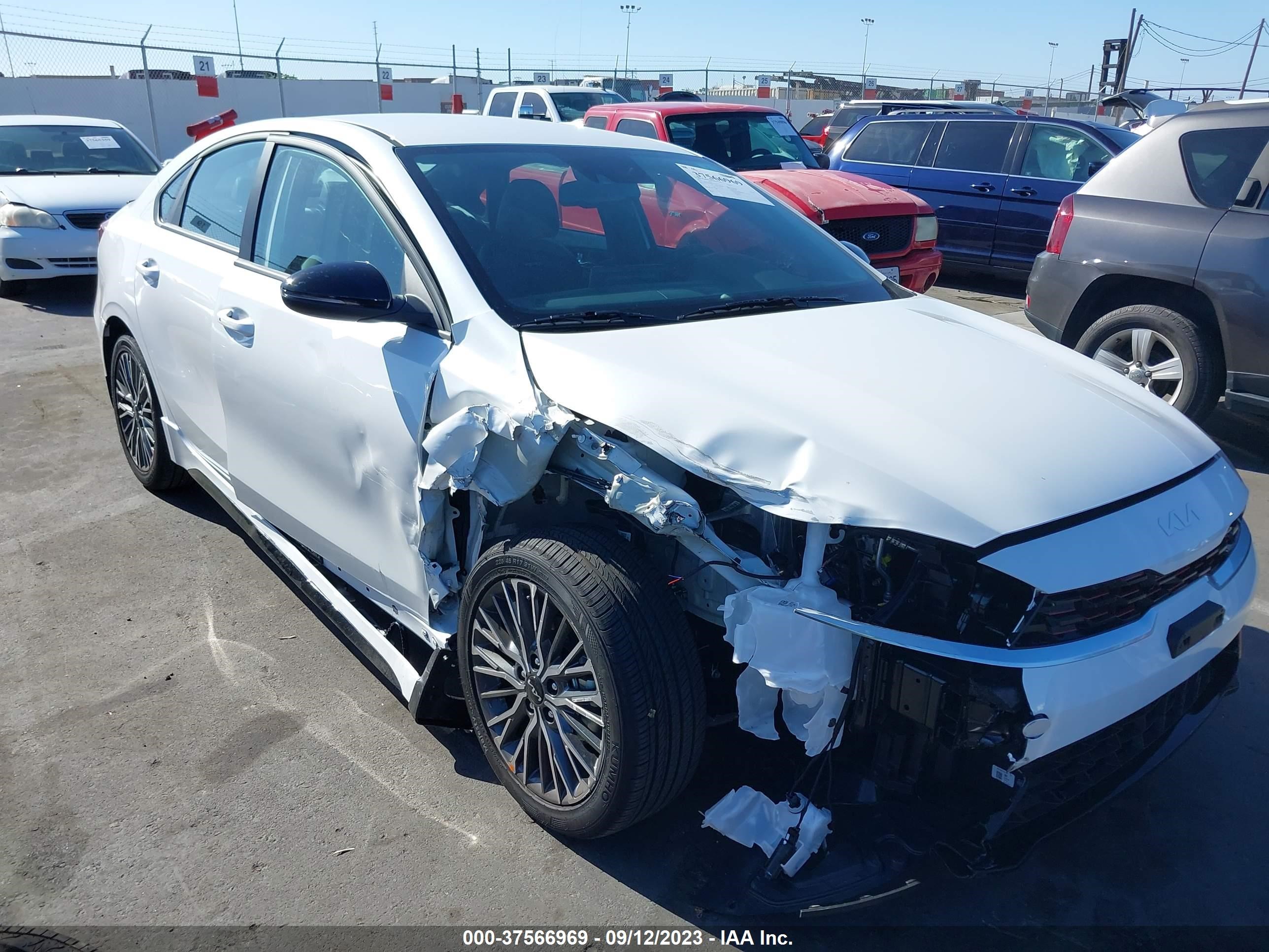 Photo 5 VIN: 3KPF54AD6PE670531 - KIA FORTE 