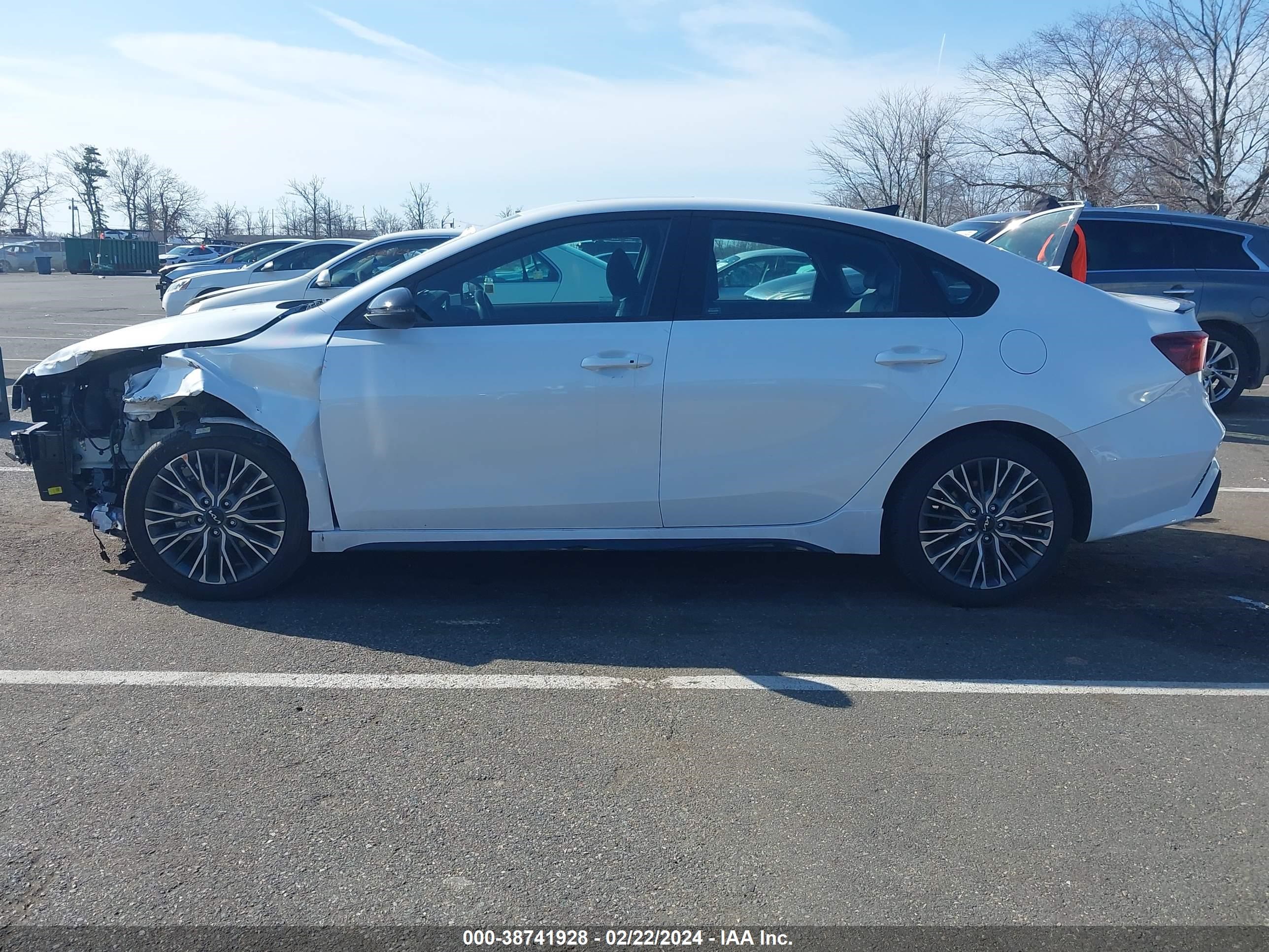 Photo 13 VIN: 3KPF54AD7NE512549 - KIA FORTE 