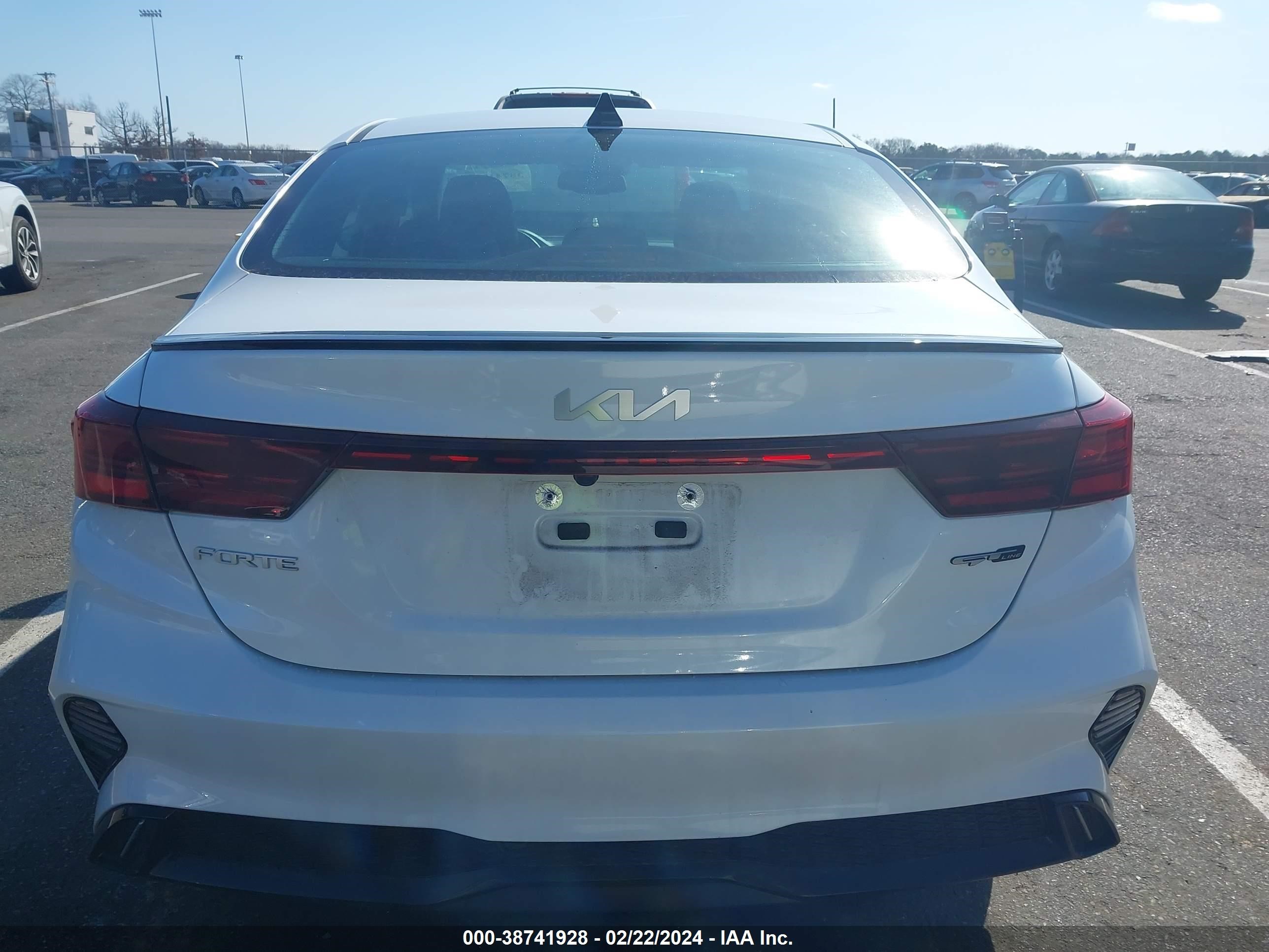 Photo 15 VIN: 3KPF54AD7NE512549 - KIA FORTE 