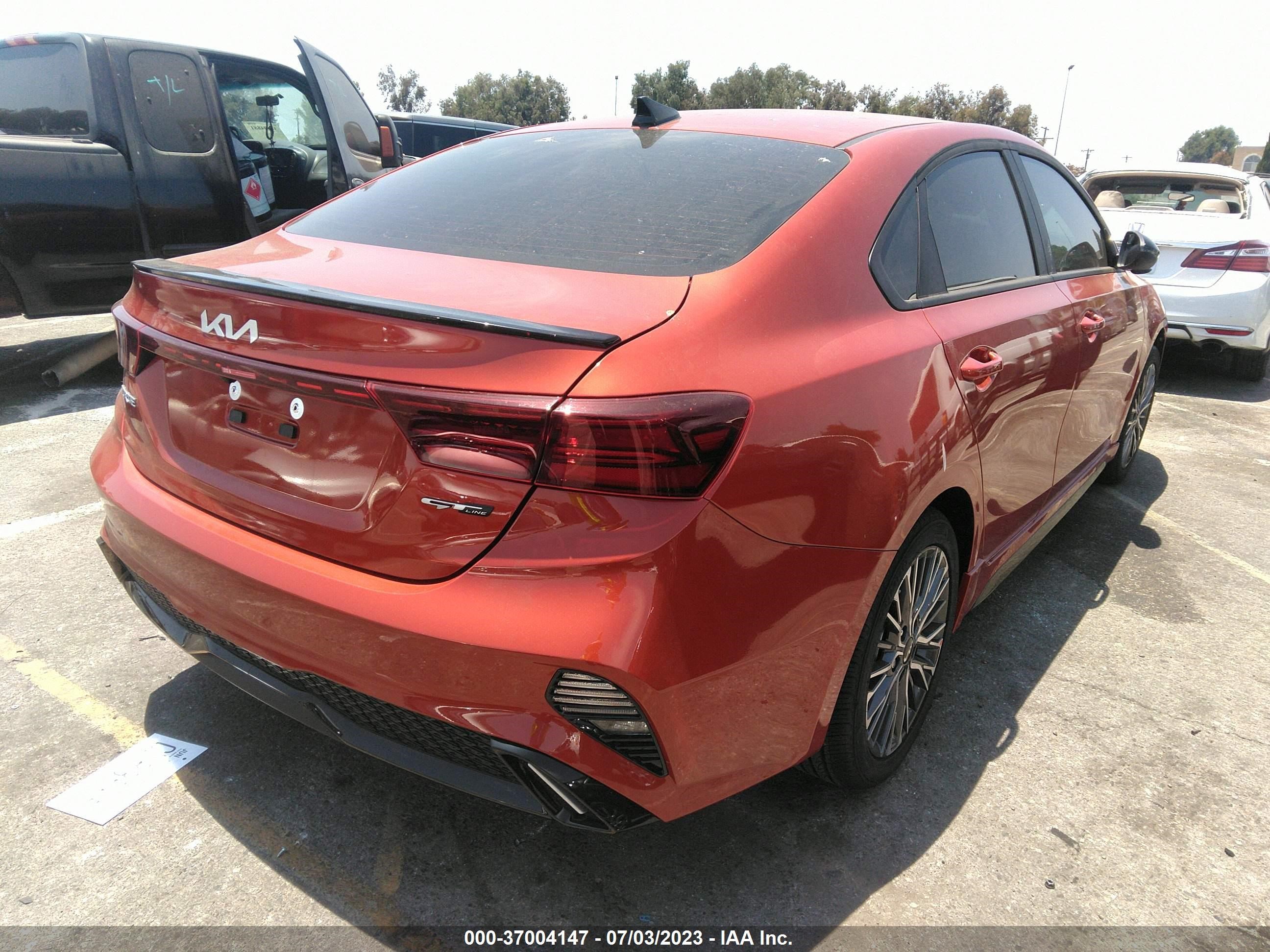 Photo 3 VIN: 3KPF54AD7PE601878 - KIA FORTE 