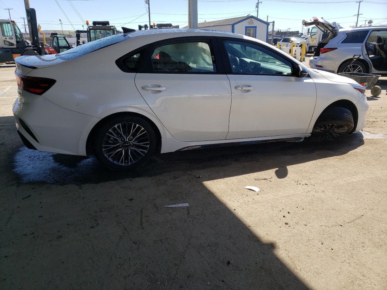 Photo 2 VIN: 3KPF54AD7PE613948 - KIA FORTE 