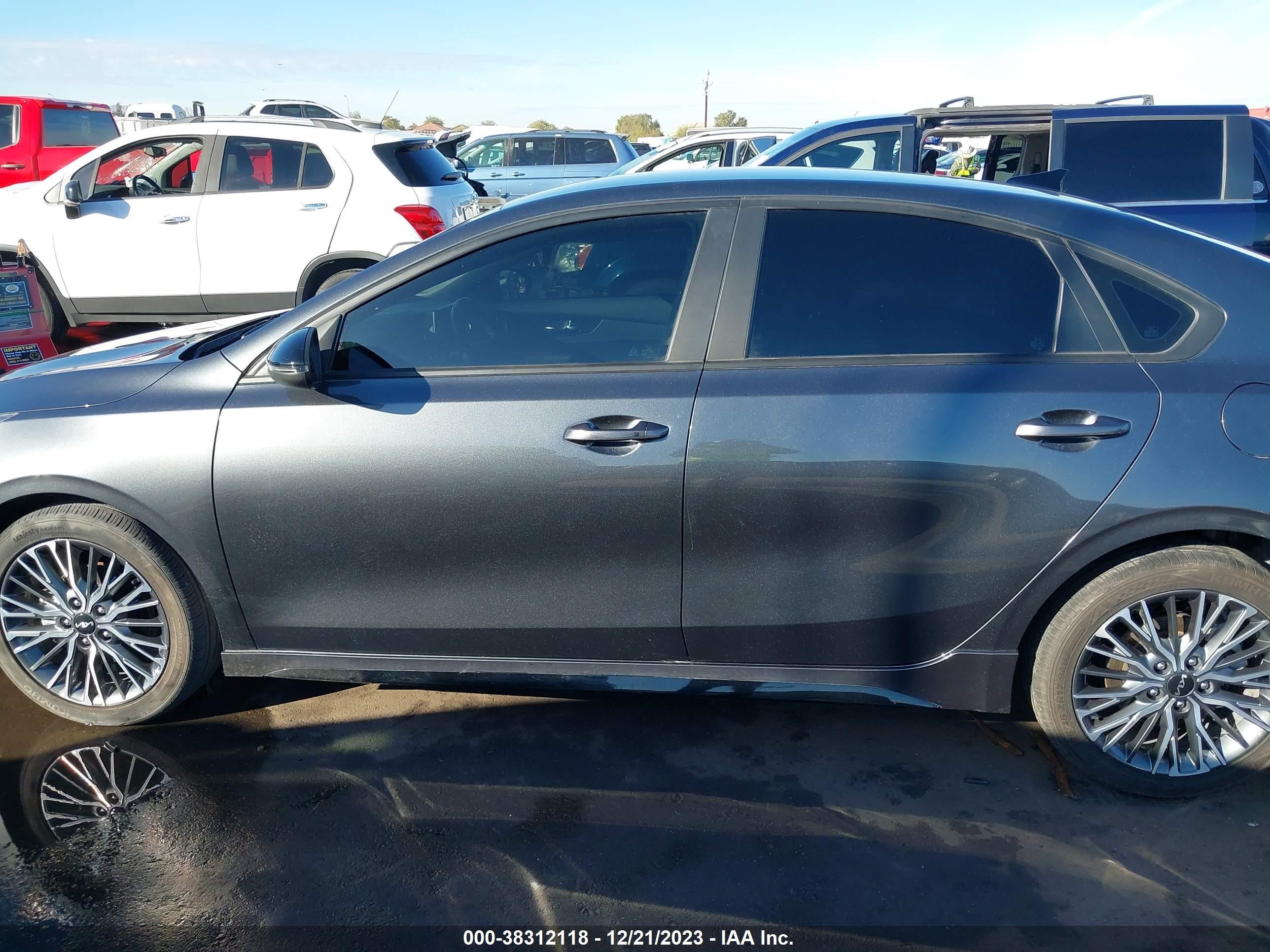 Photo 13 VIN: 3KPF54AD9NE440835 - KIA FORTE 