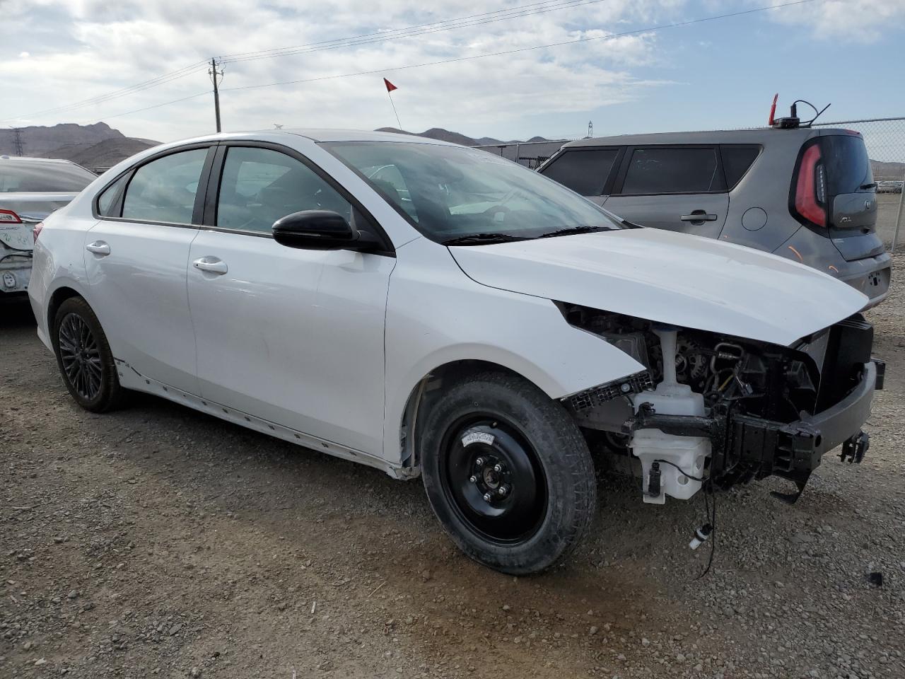 Photo 3 VIN: 3KPF54ADXRE707373 - KIA FORTE 