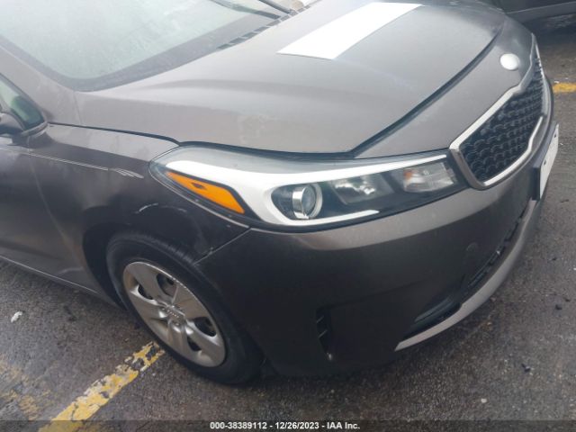 Photo 5 VIN: 3KPFK4A70JE221565 - KIA FORTE 