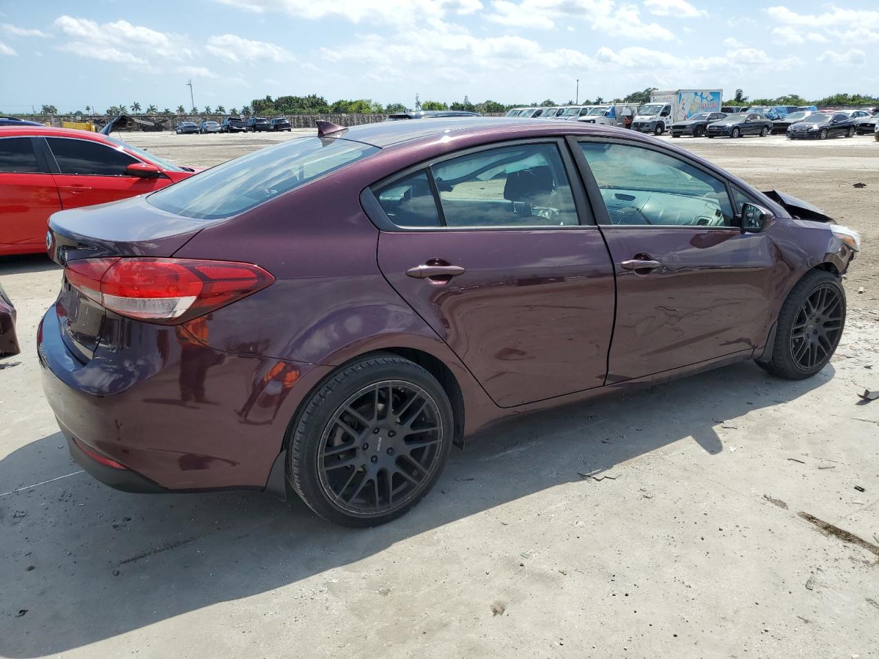 Photo 2 VIN: 3KPFK4A70JE258499 - KIA FORTE 