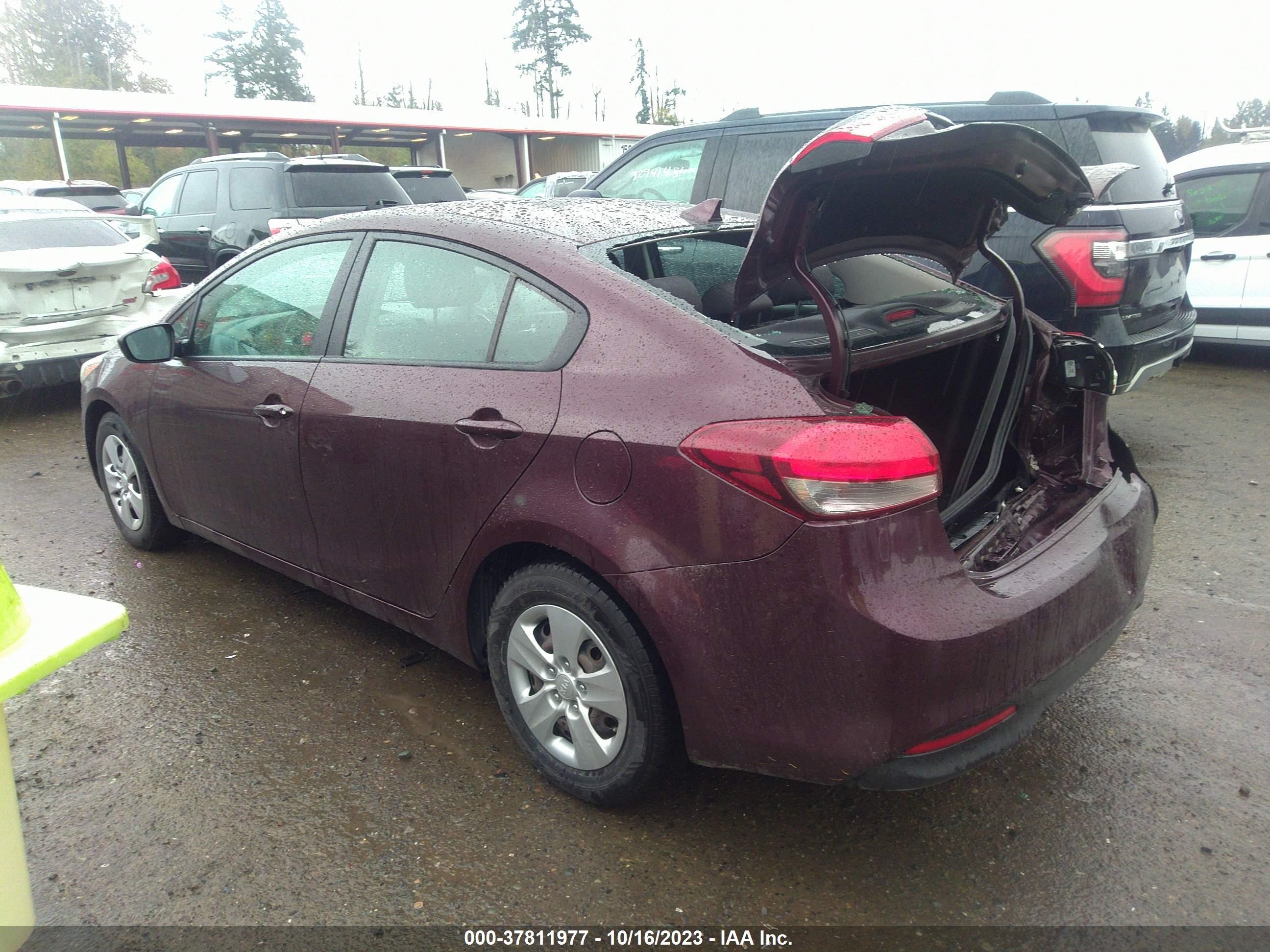 Photo 2 VIN: 3KPFK4A70JE265811 - KIA FORTE 