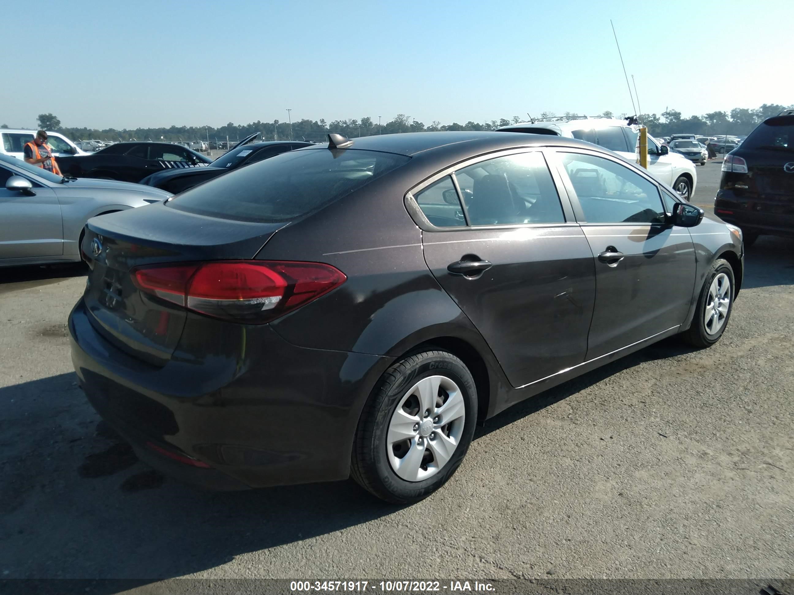 Photo 3 VIN: 3KPFK4A71HE023944 - KIA FORTE 