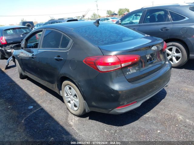 Photo 2 VIN: 3KPFK4A71JE167080 - KIA FORTE 